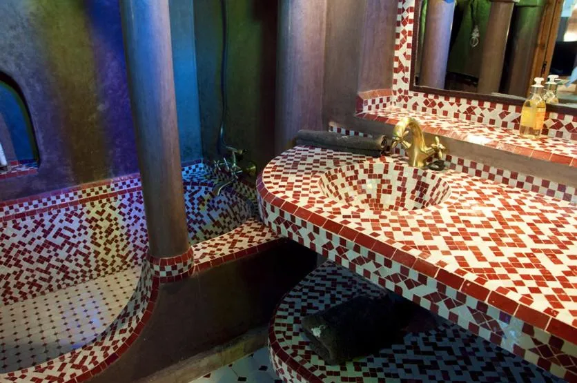 Bathroom in Riad Granvilier