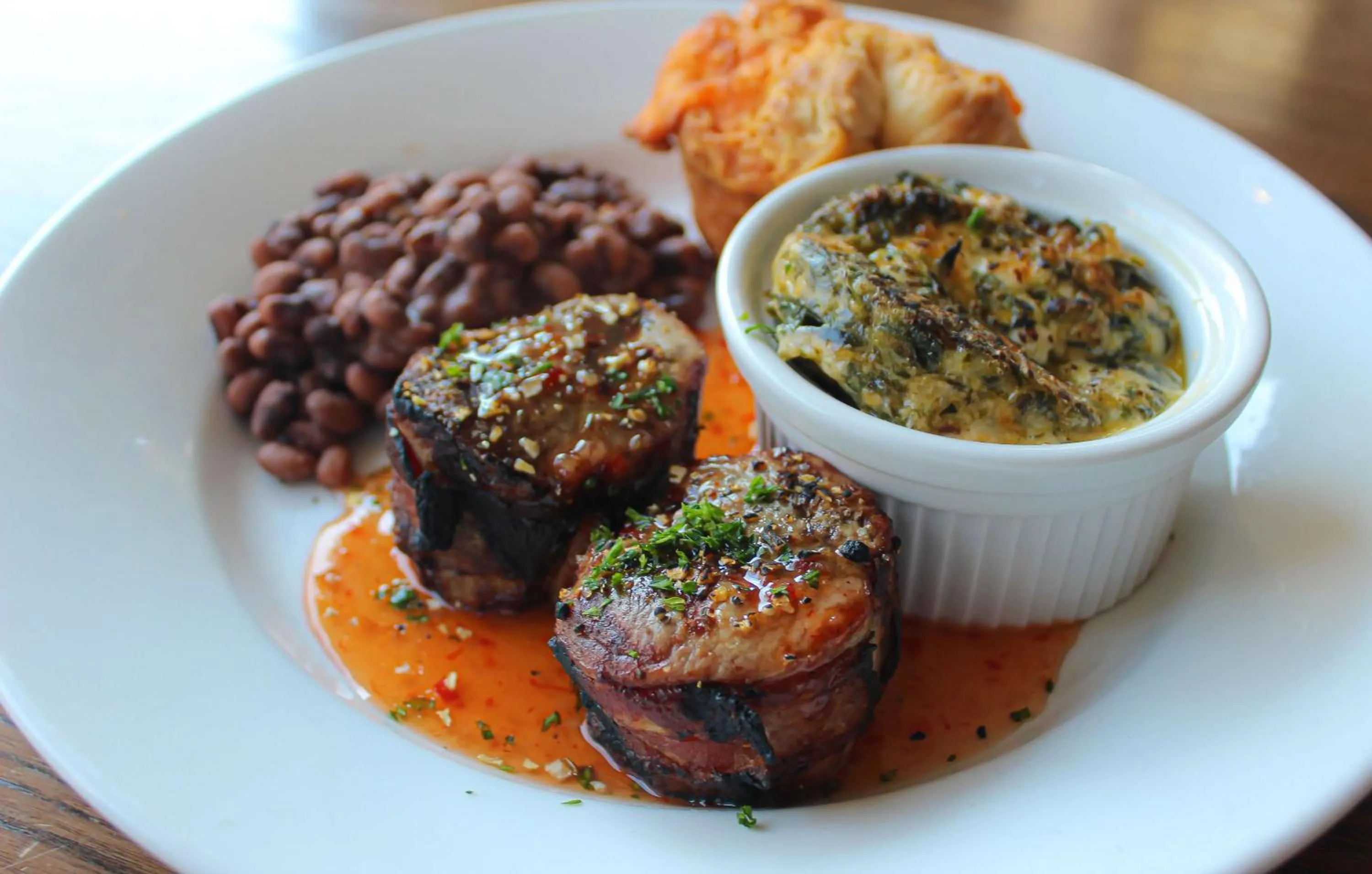 Dining area in DoubleTree by Hilton Memphis Downtown