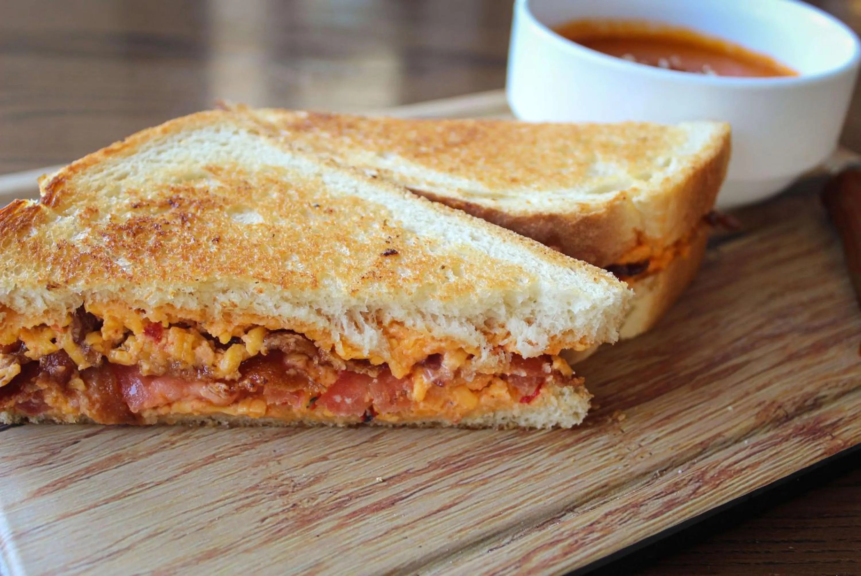 Dining area in DoubleTree by Hilton Memphis Downtown