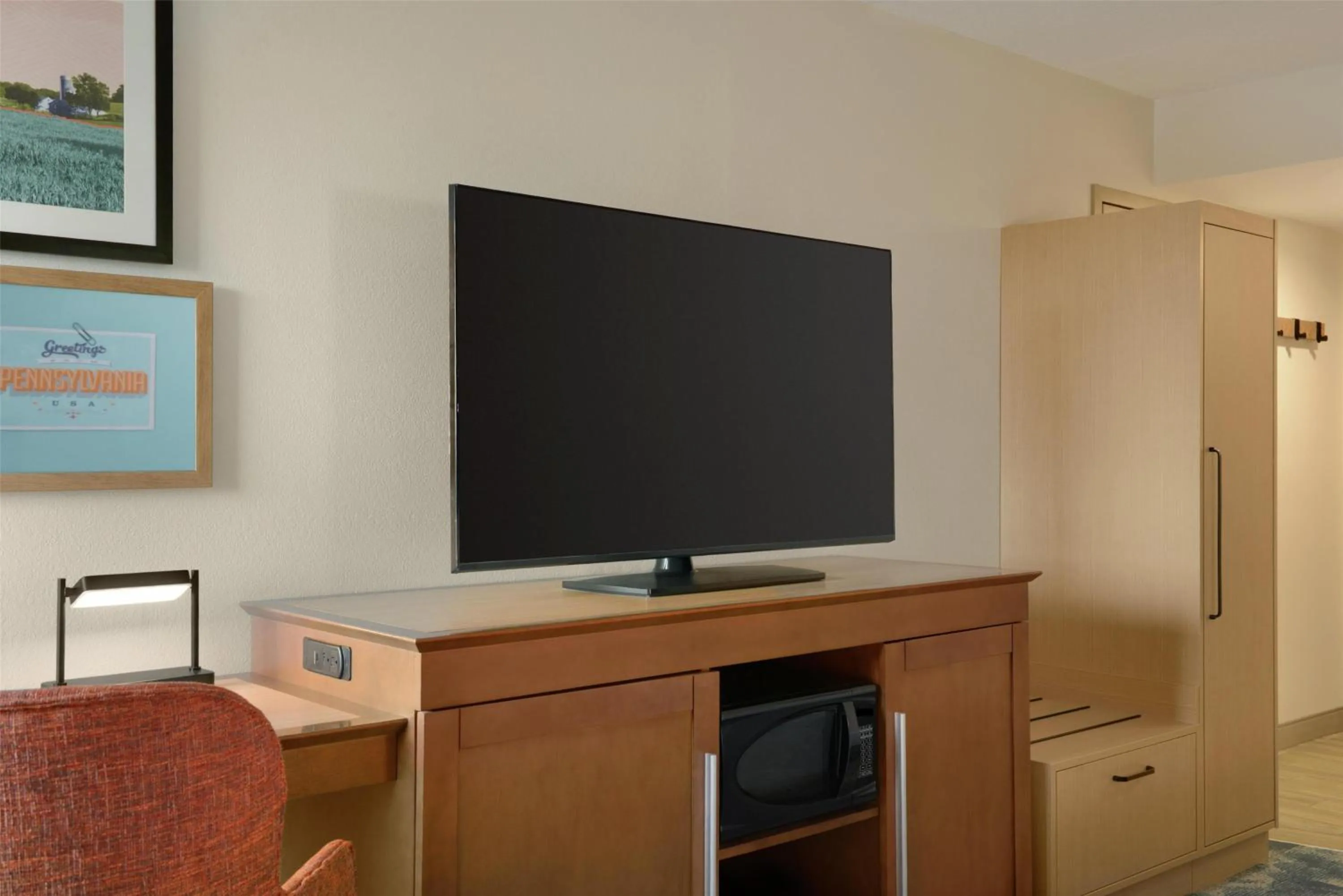 Photo of the whole room in Hampton Inn Lancaster