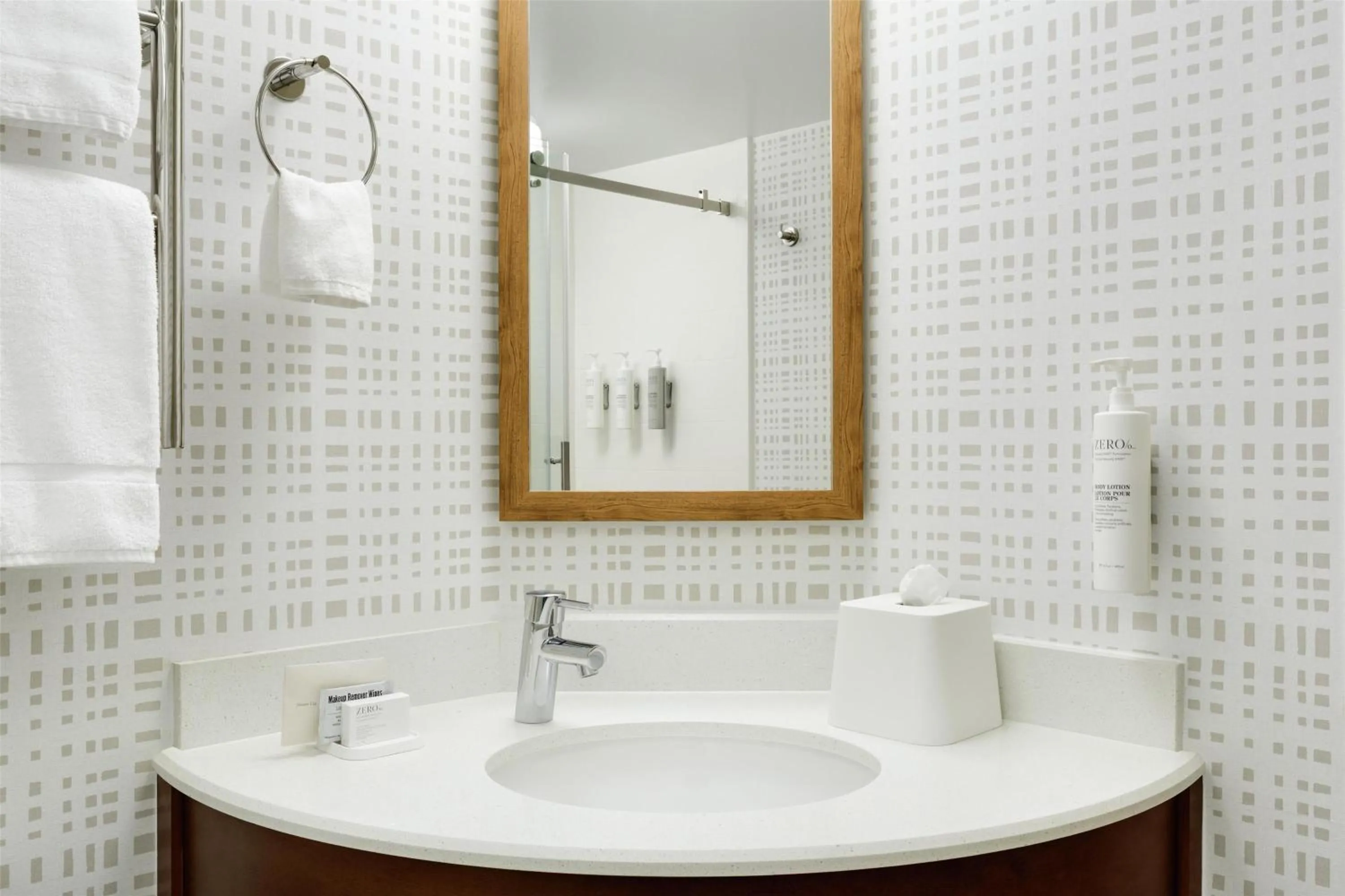 Bathroom in Hampton Inn Lancaster