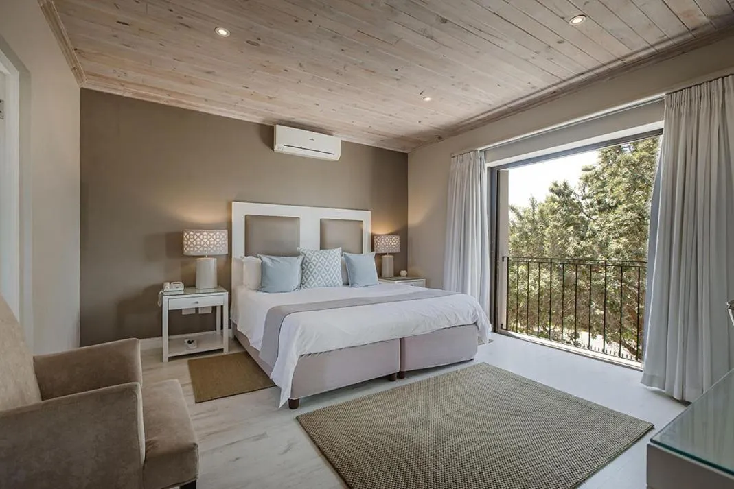 Bed in The Robberg Beach Lodge - Lion Roars Hotels & Lodges