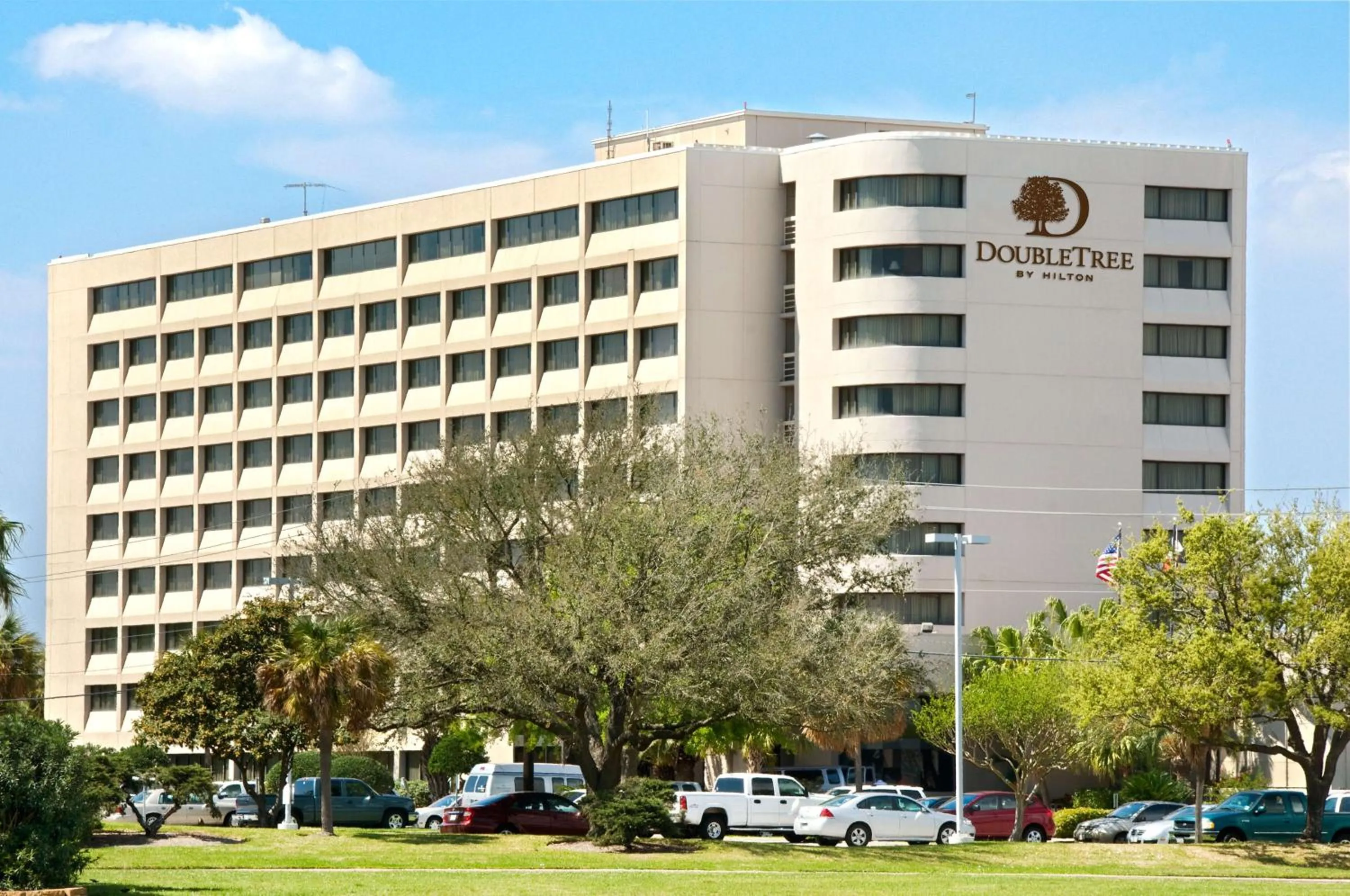 Property building in DoubleTree by Hilton Hotel Houston Hobby Airport