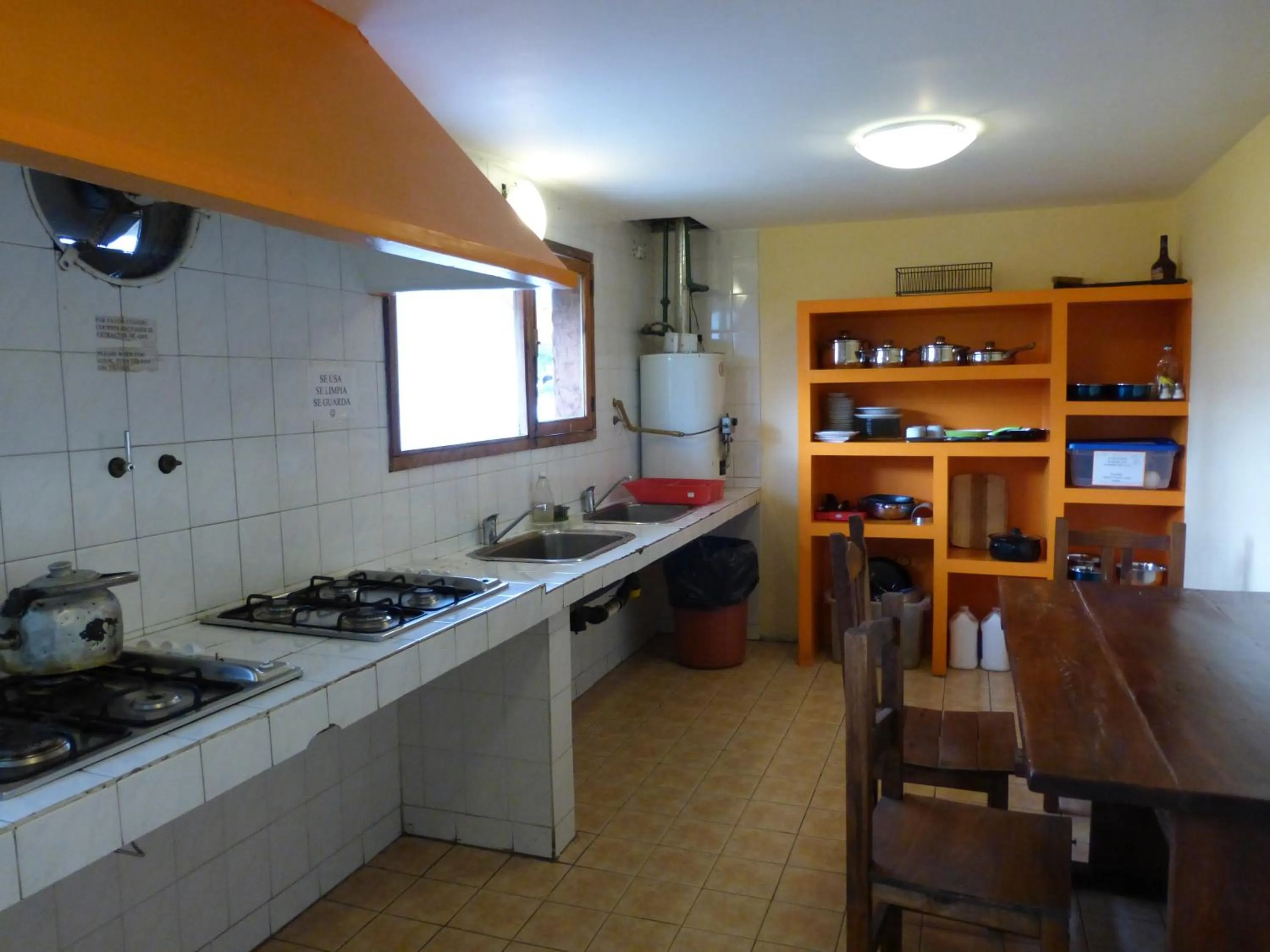 Communal kitchen in Calafate Hostel