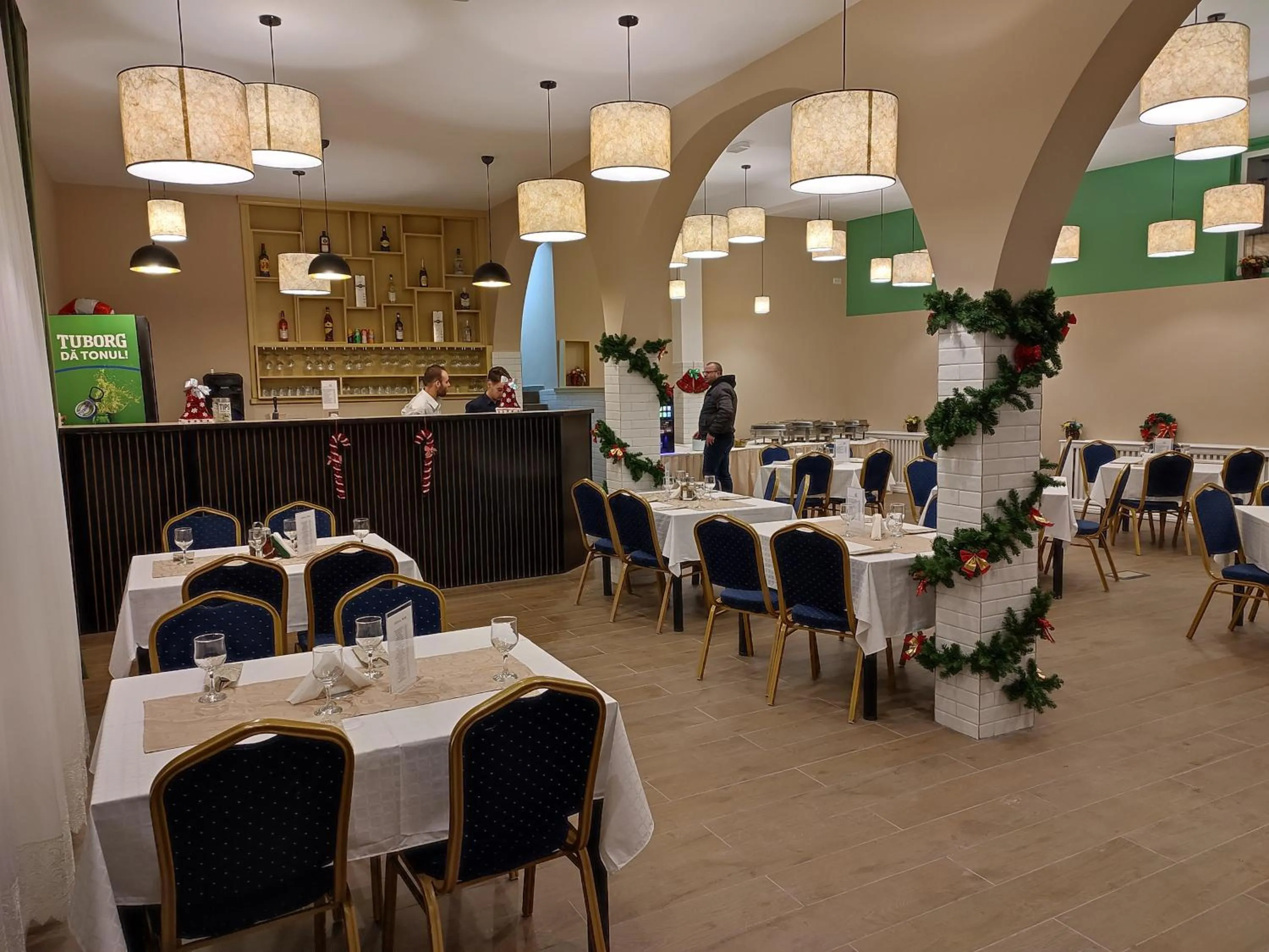 Restaurant/places to eat in Hotel Iri