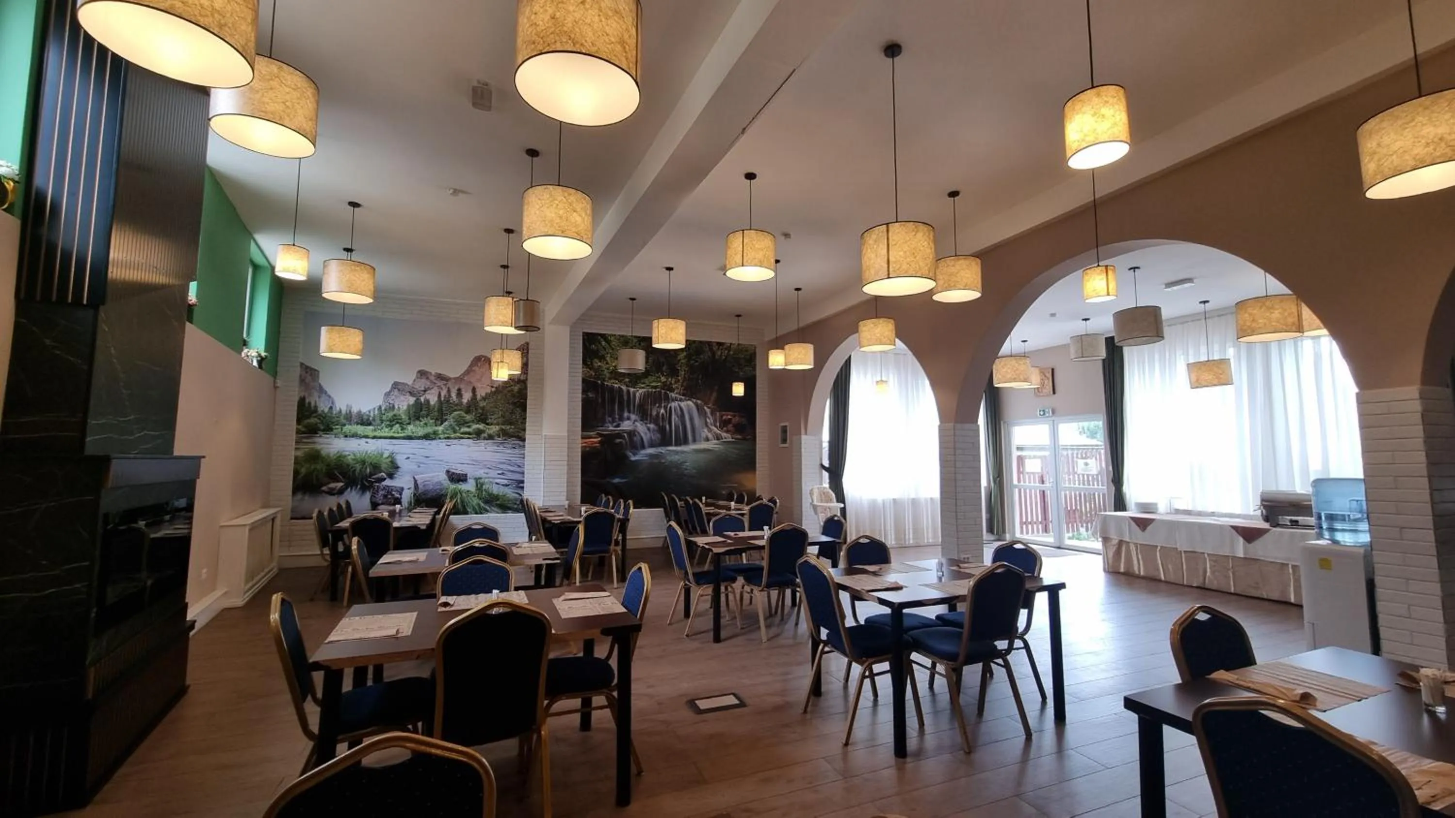 Restaurant/places to eat in Hotel Iri