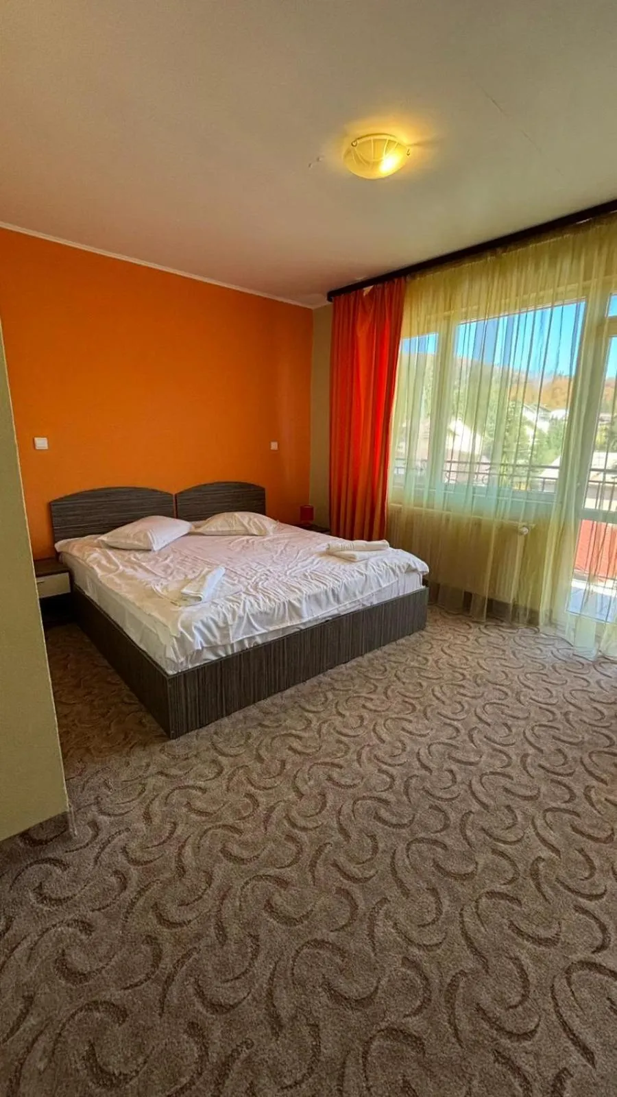 Communal lounge/ TV room, Bed in Hotel Iri