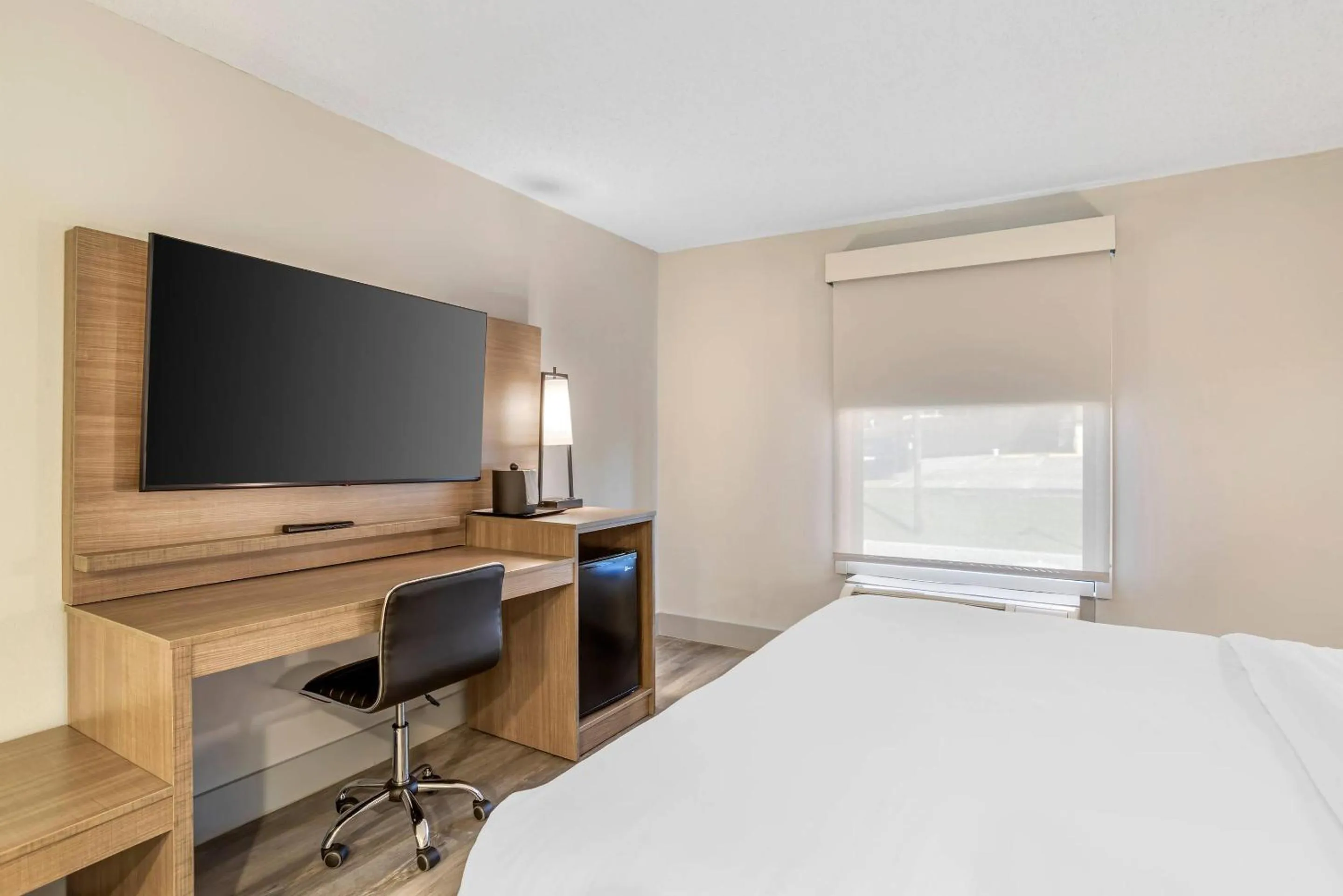 Bedroom, Bed in The Angler Hotel Livingston, an Ascend Collection Hotel