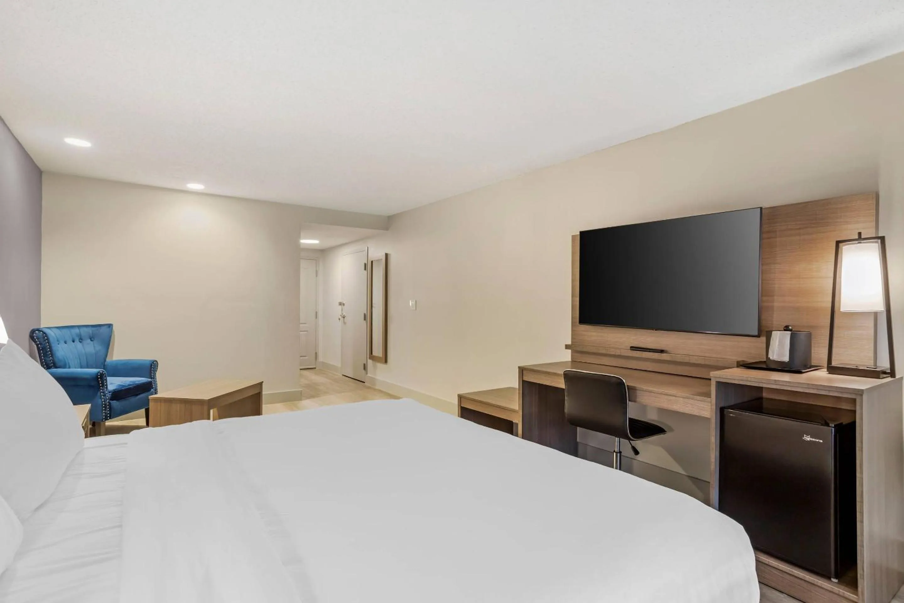 Bedroom, Bed in The Angler Hotel Livingston, an Ascend Collection Hotel