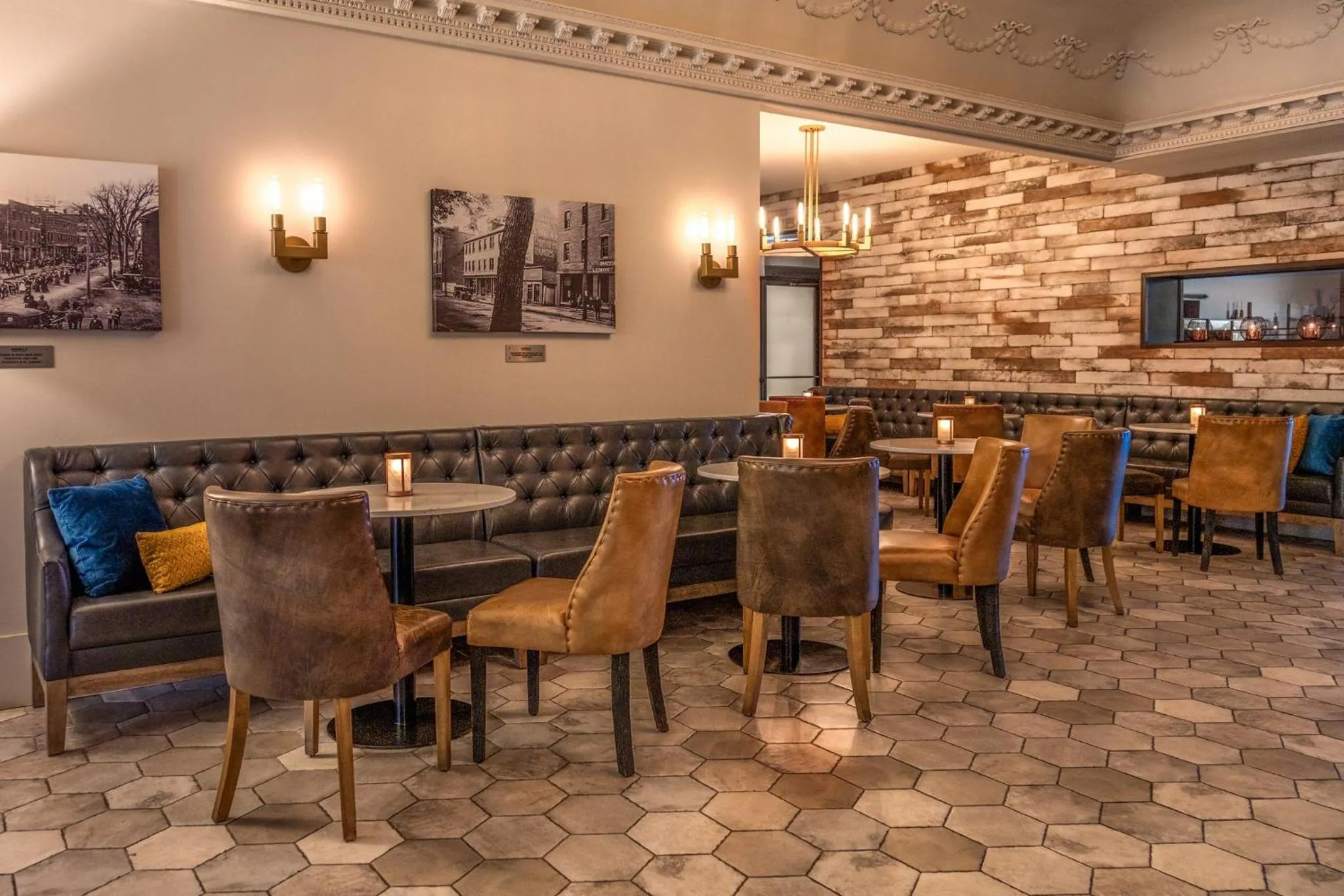 Restaurant/places to eat in Crowne Plaza Fredericton Lord Beaverbrook by IHG