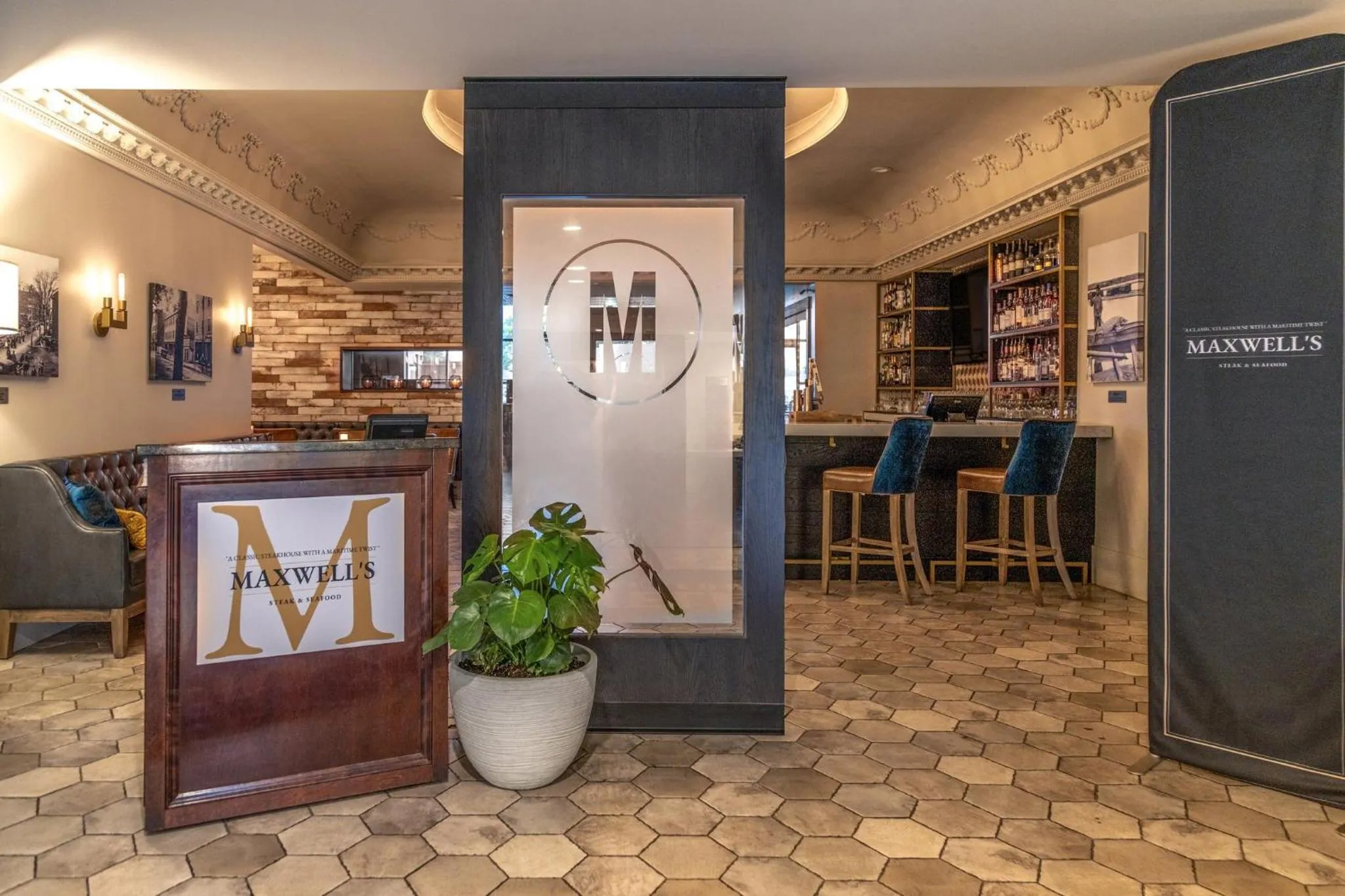 Restaurant/places to eat in Crowne Plaza Fredericton Lord Beaverbrook by IHG