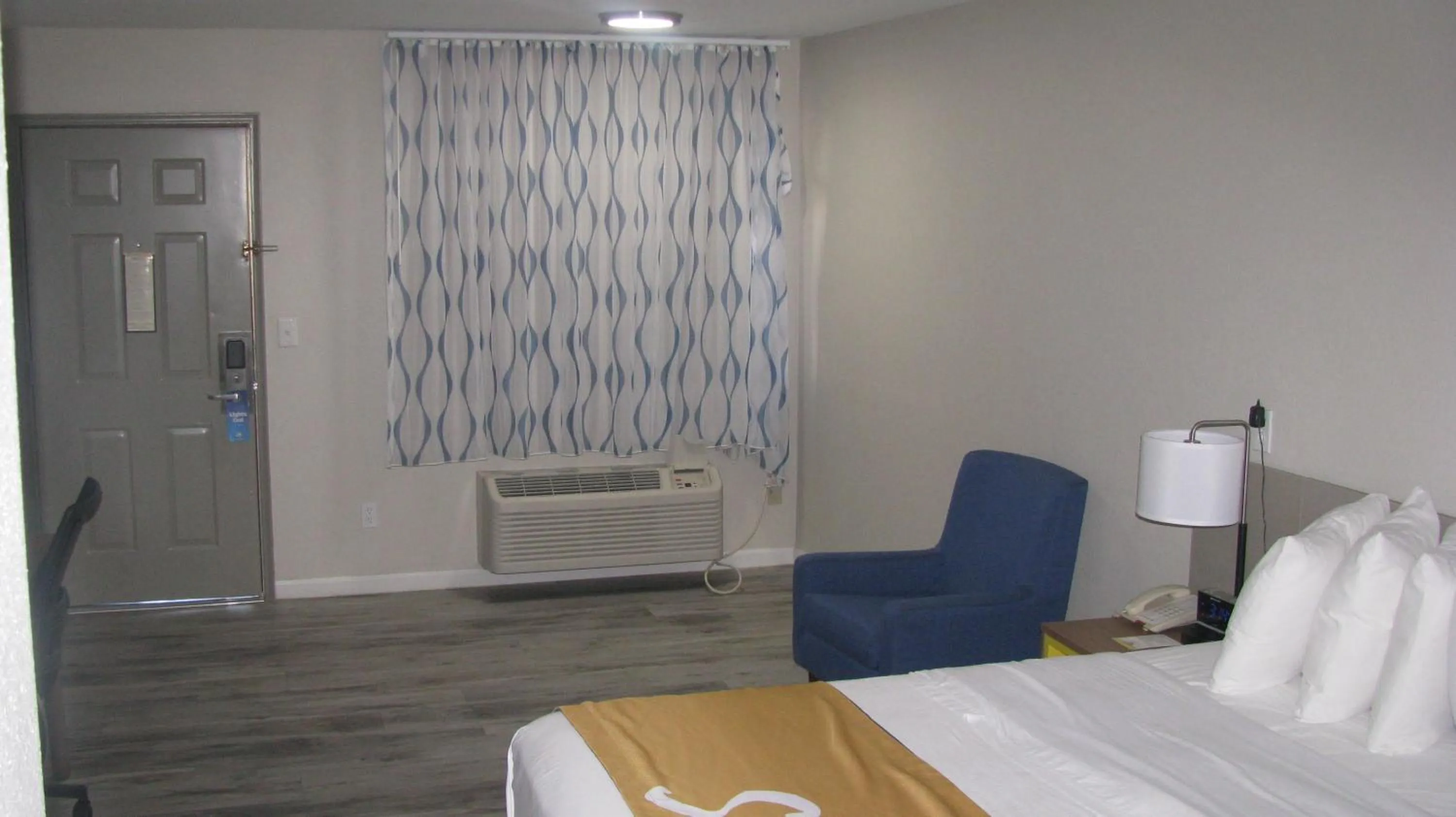 Bedroom, Bed in Days Inn by Wyndham Willcox