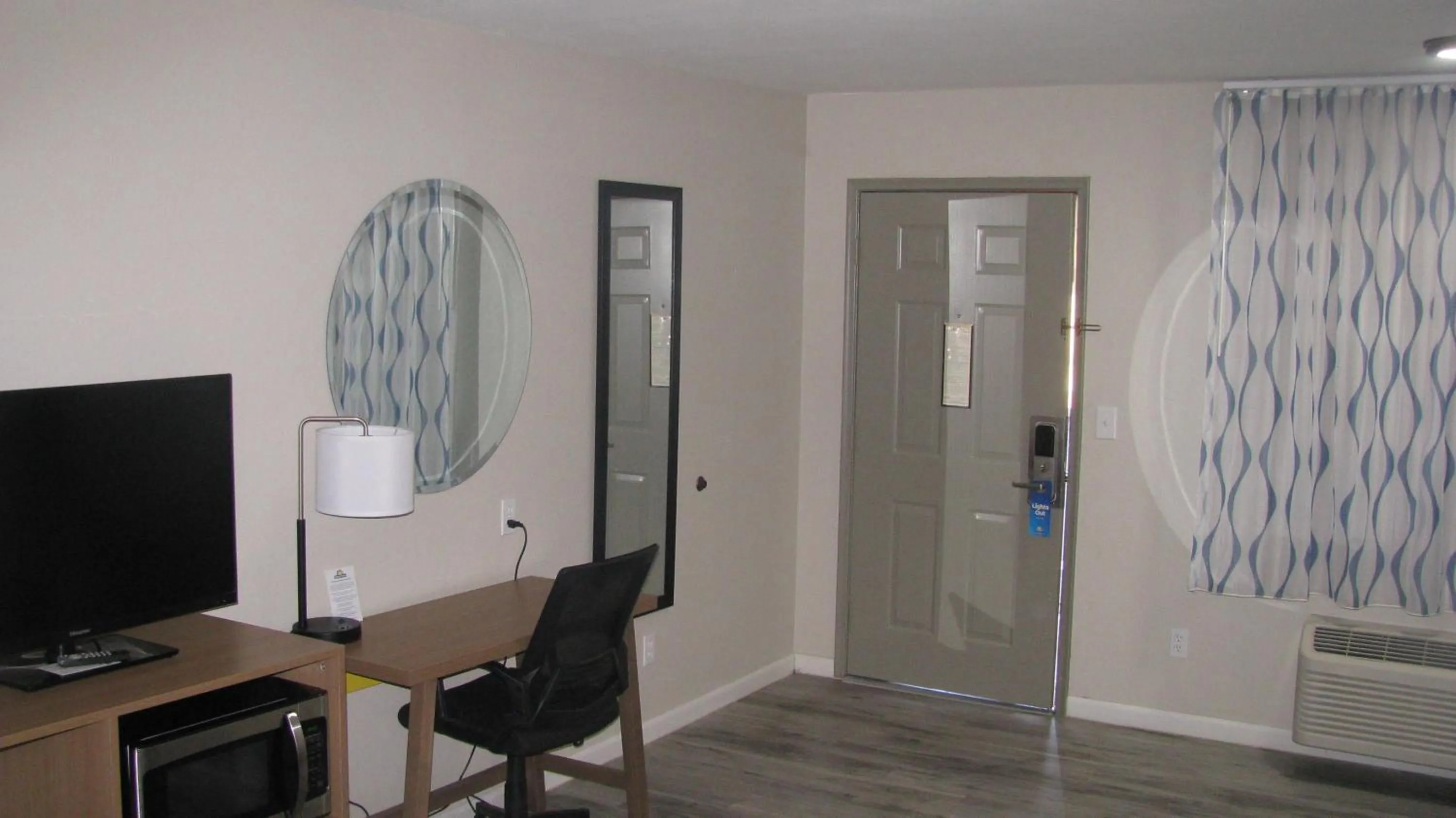 TV and multimedia in Days Inn by Wyndham Willcox