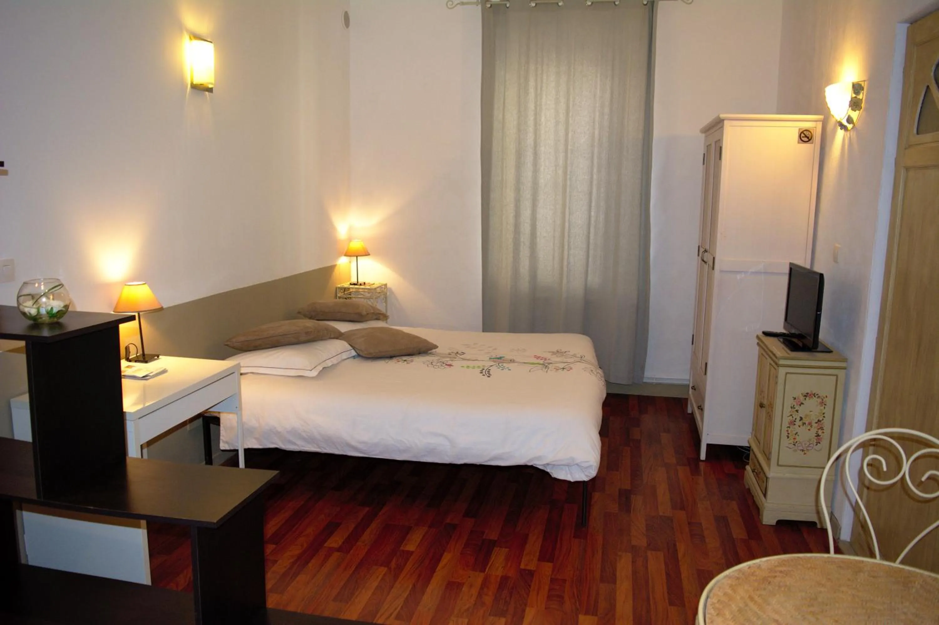 Bed in Autan des Couleurs