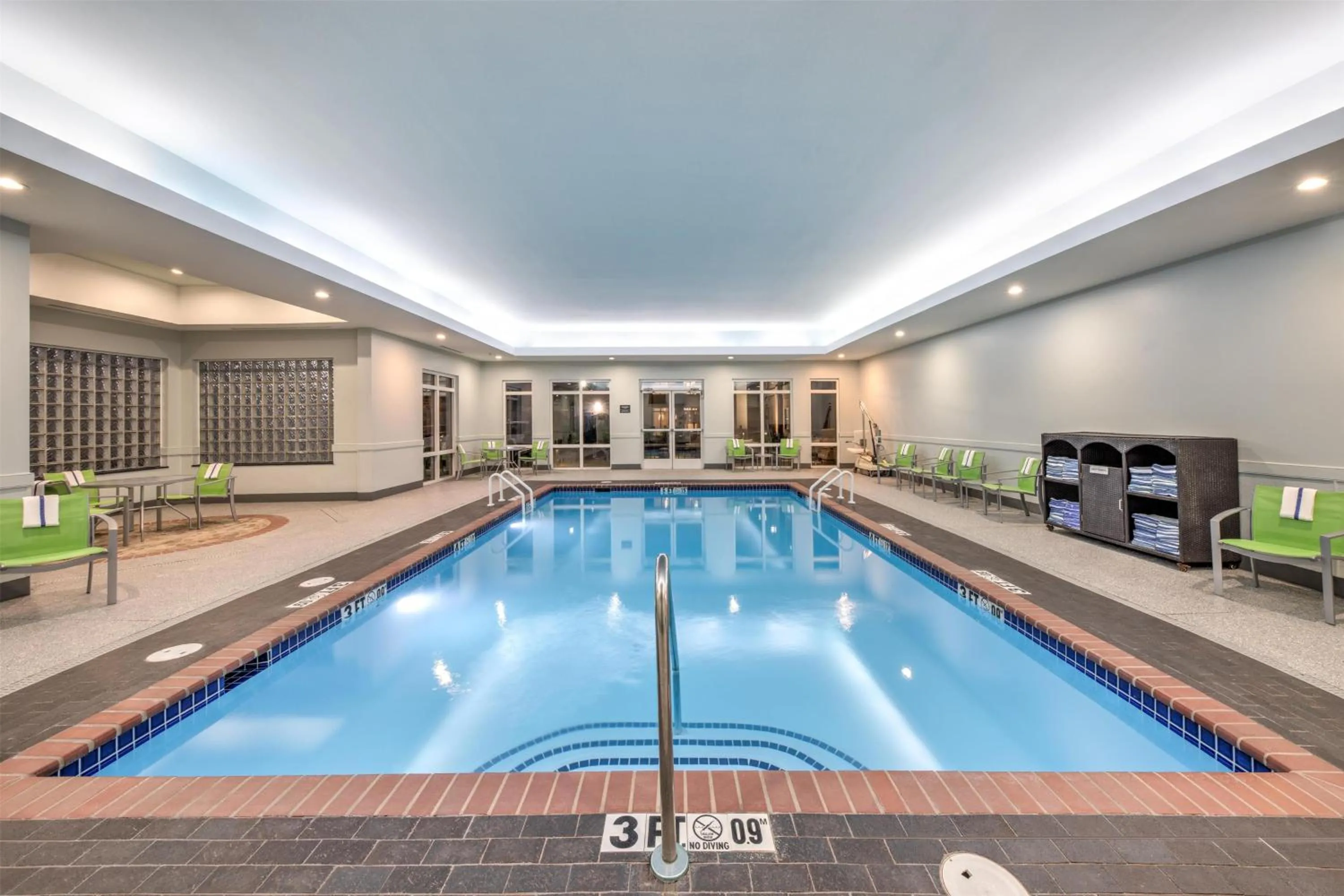 Pool view in Hampton Inn & Suites West Little Rock