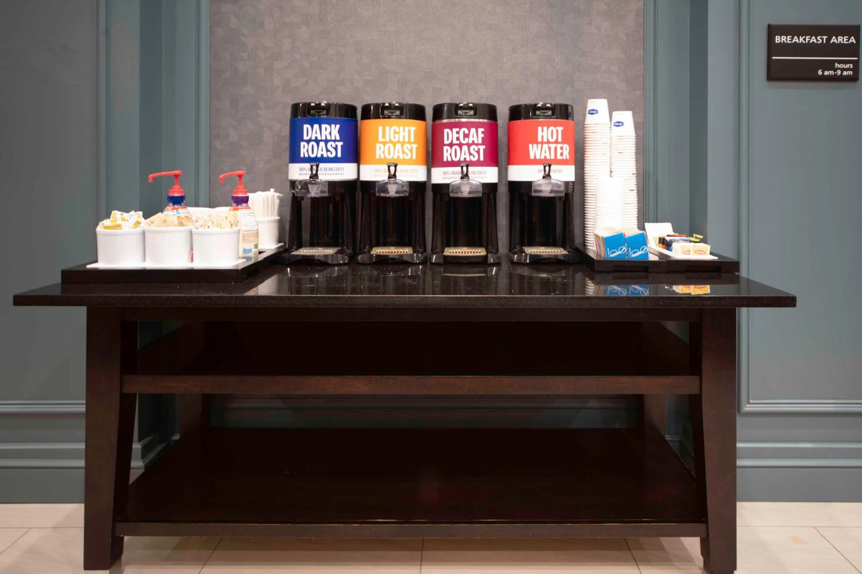 Breakfast in Hampton Inn & Suites West Little Rock