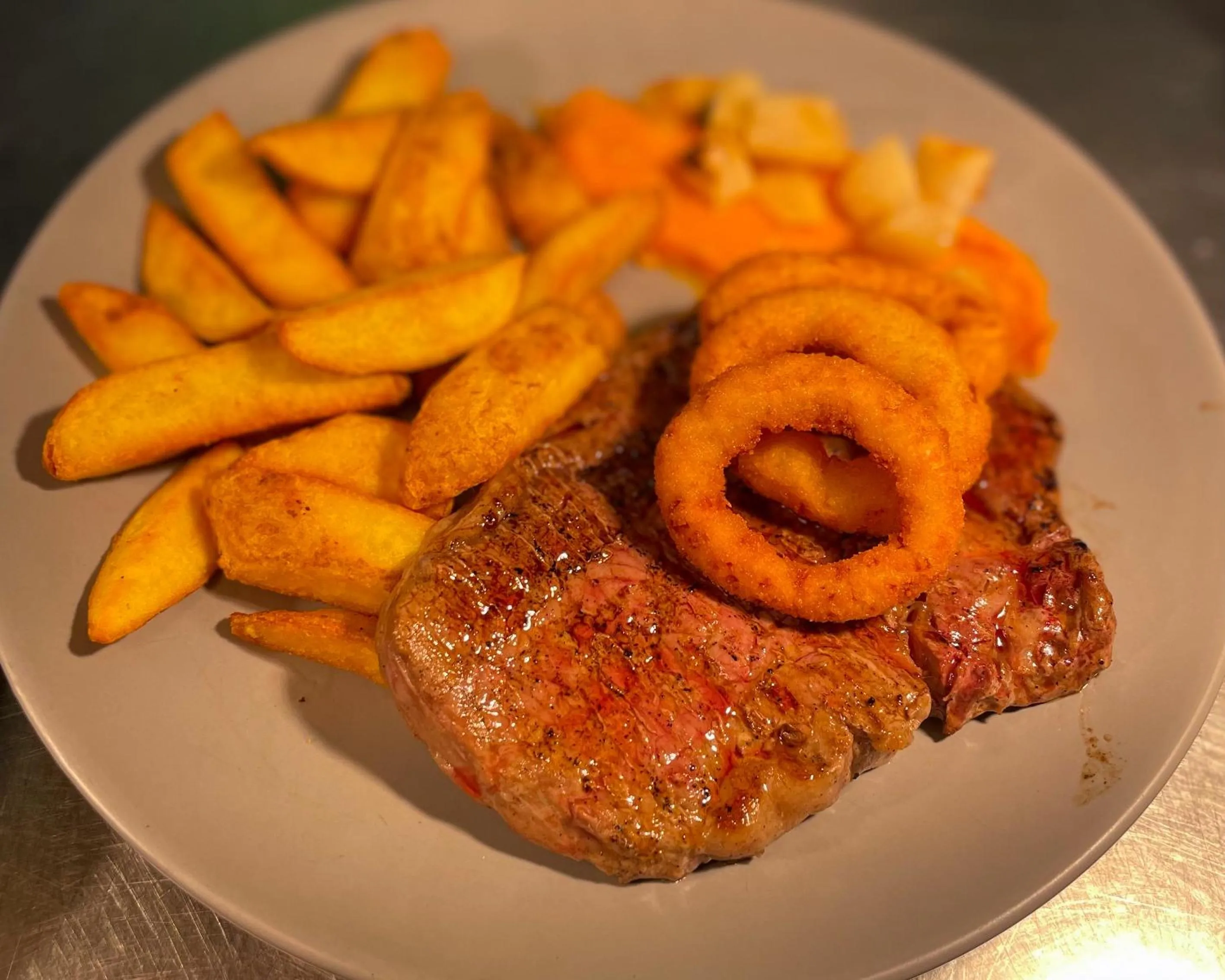 Food and drinks in The Speyside Hotel and Restaurant