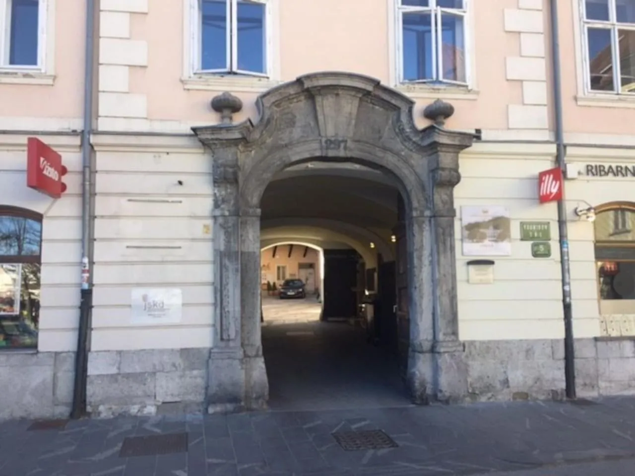 Facade/entrance in Harmony Gallery