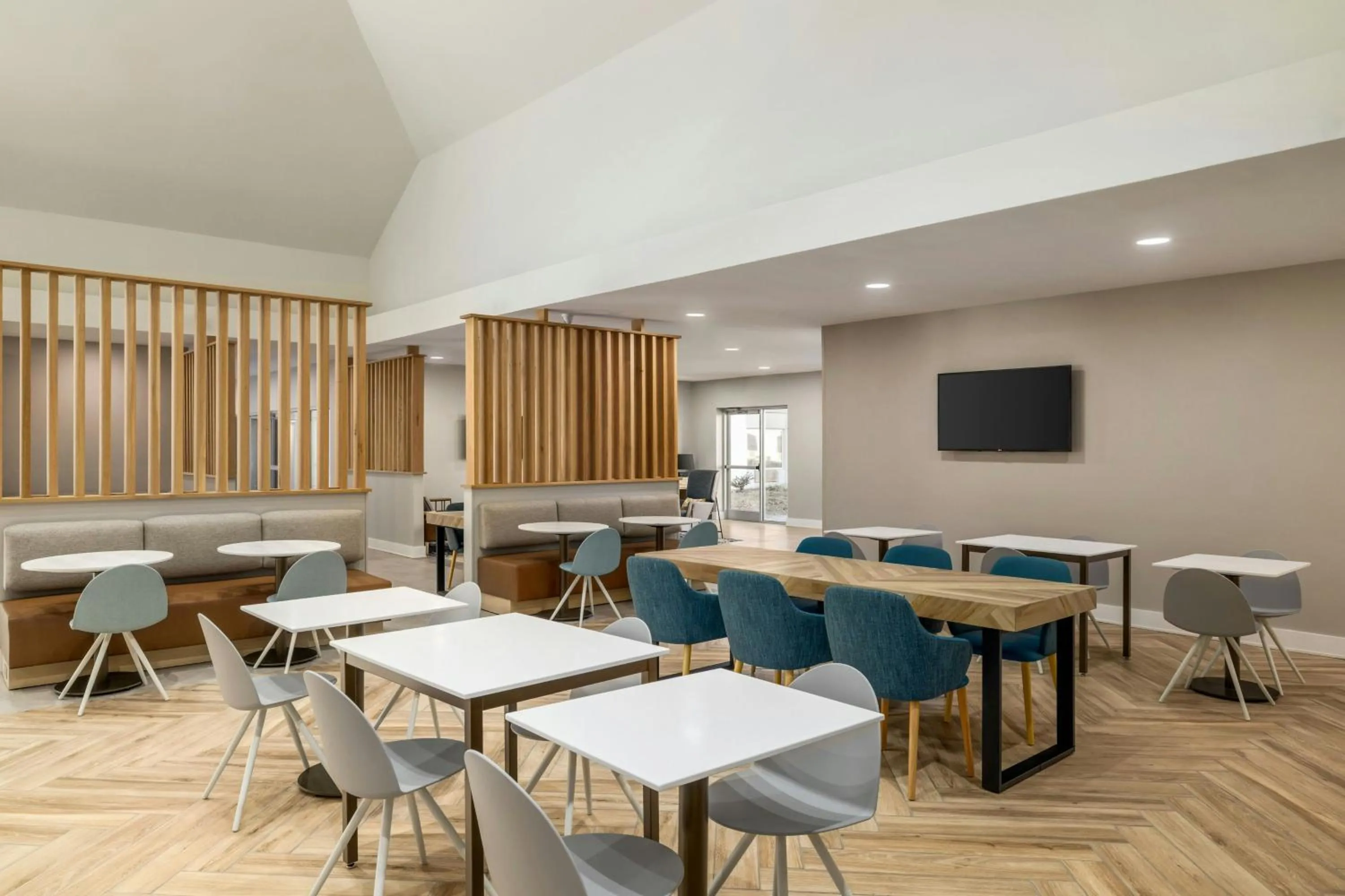 Breakfast in TownePlace Suites by Marriott Charlotte LoSo Airport