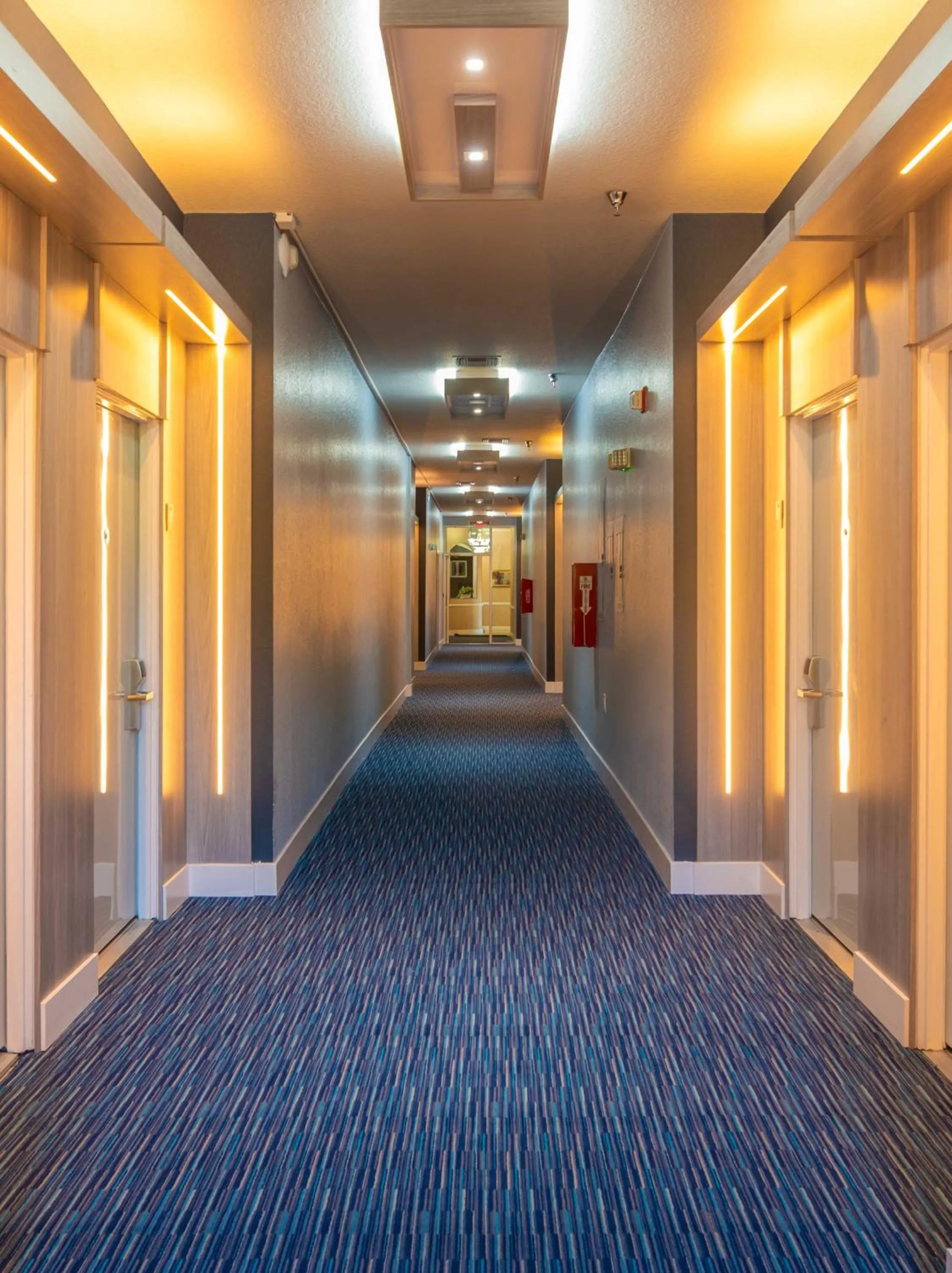 Clarion Inn & Suites Central Clearwater Beach