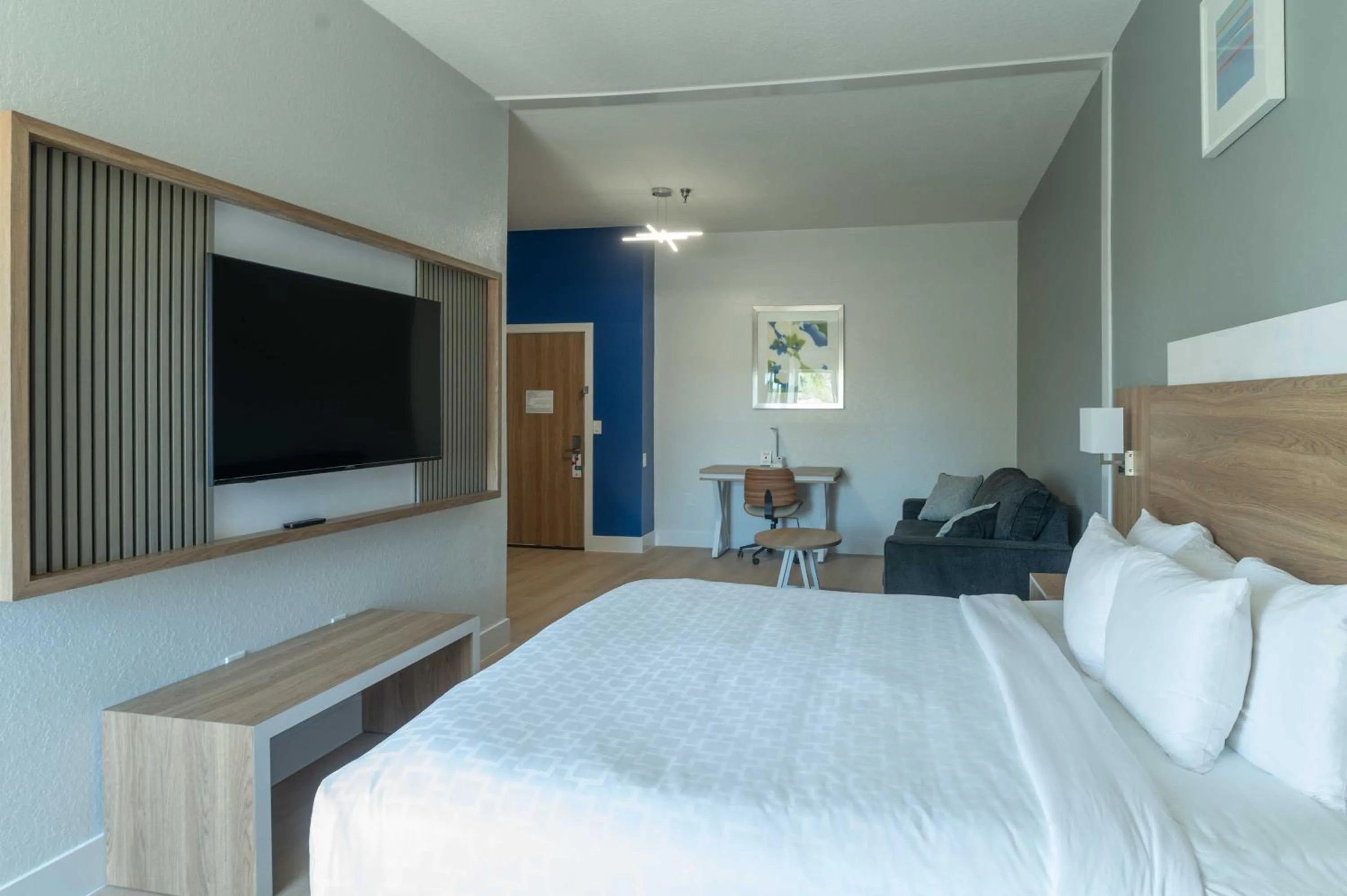 Bed in Clarion Inn & Suites Central Clearwater Beach