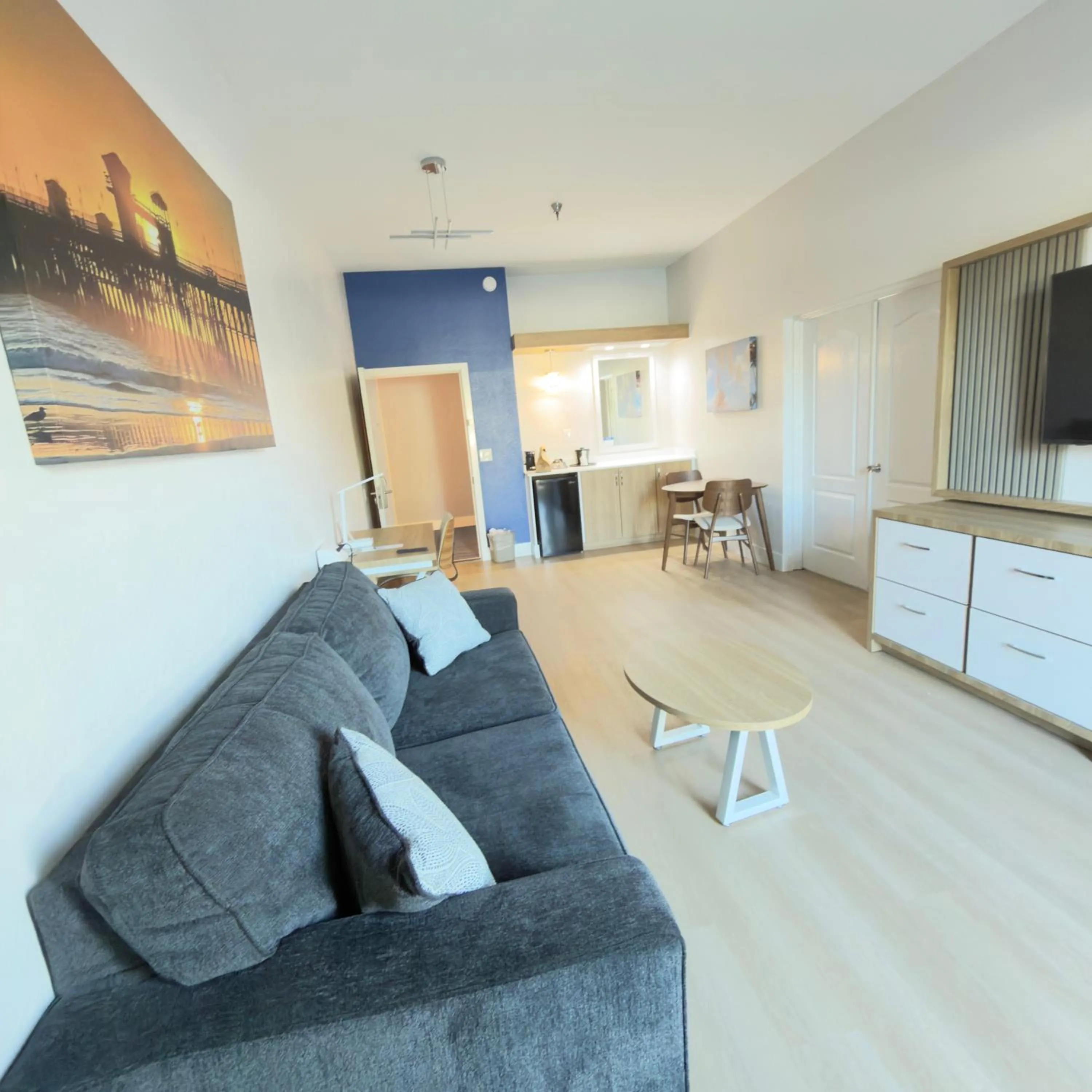 Clarion Inn & Suites Central Clearwater Beach