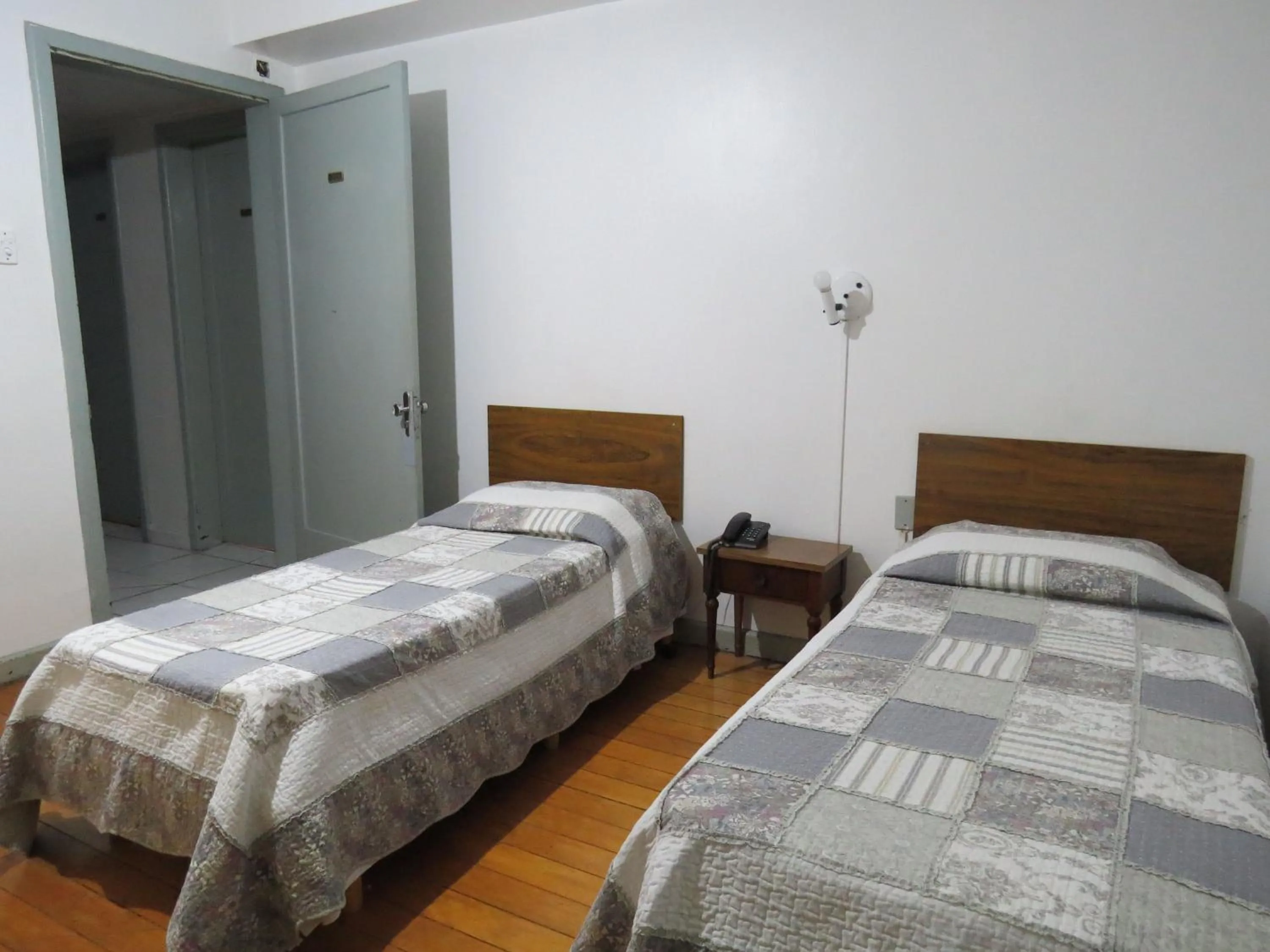 Bedroom, Bed in City Hotel