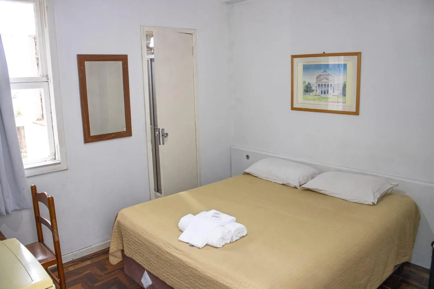 Bedroom, Bed in City Hotel