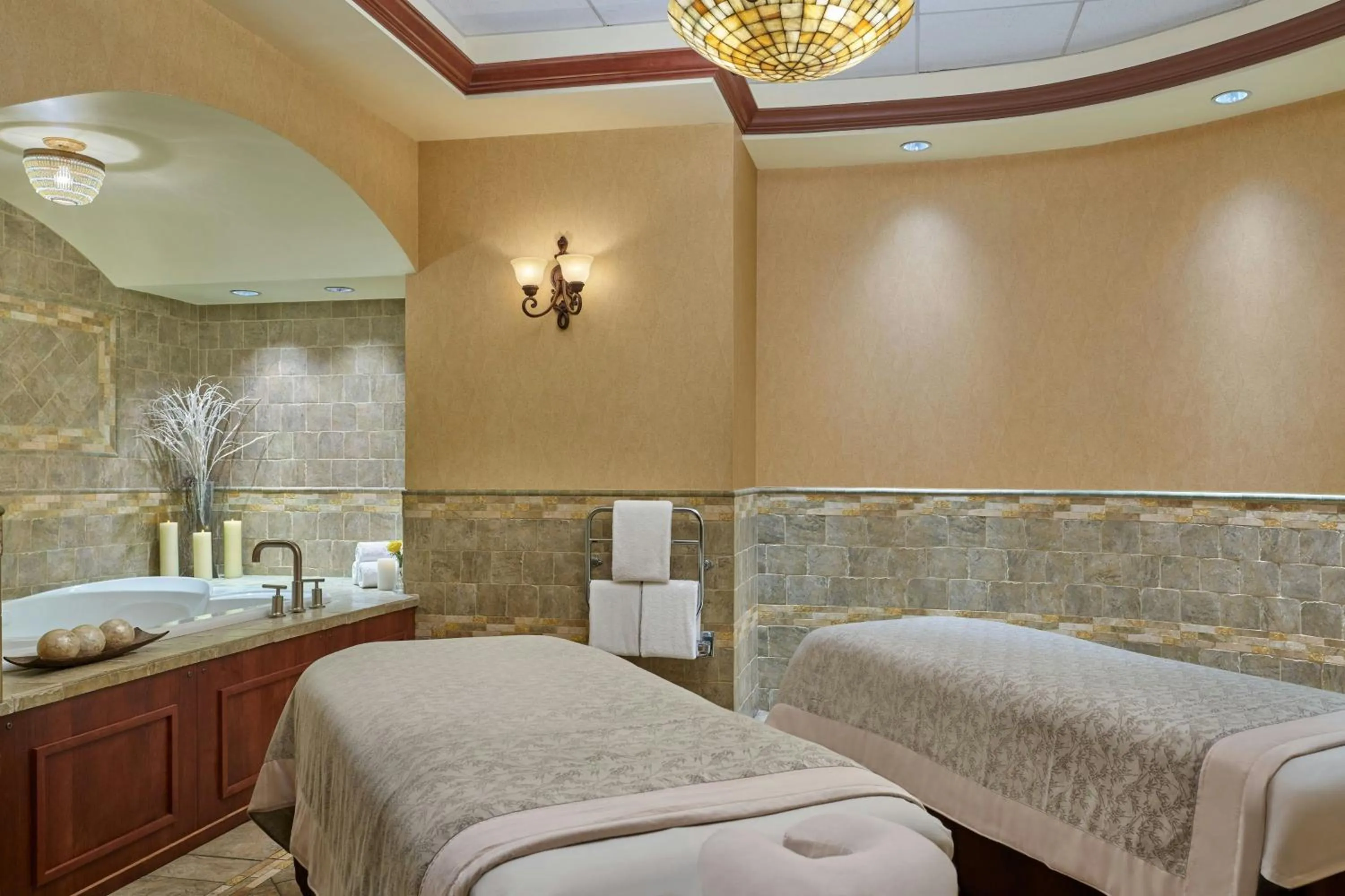 Spa and wellness centre/facilities, Bed in The Brown Palace Hotel and Spa, Autograph Collection