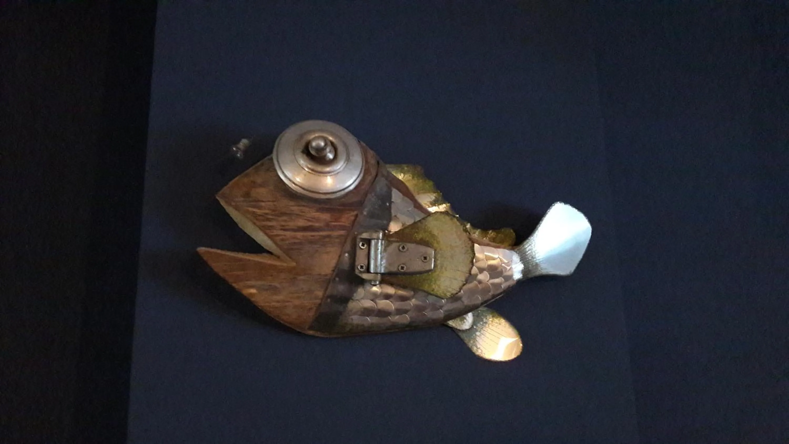 Decorative detail in Le Poisson Ivre