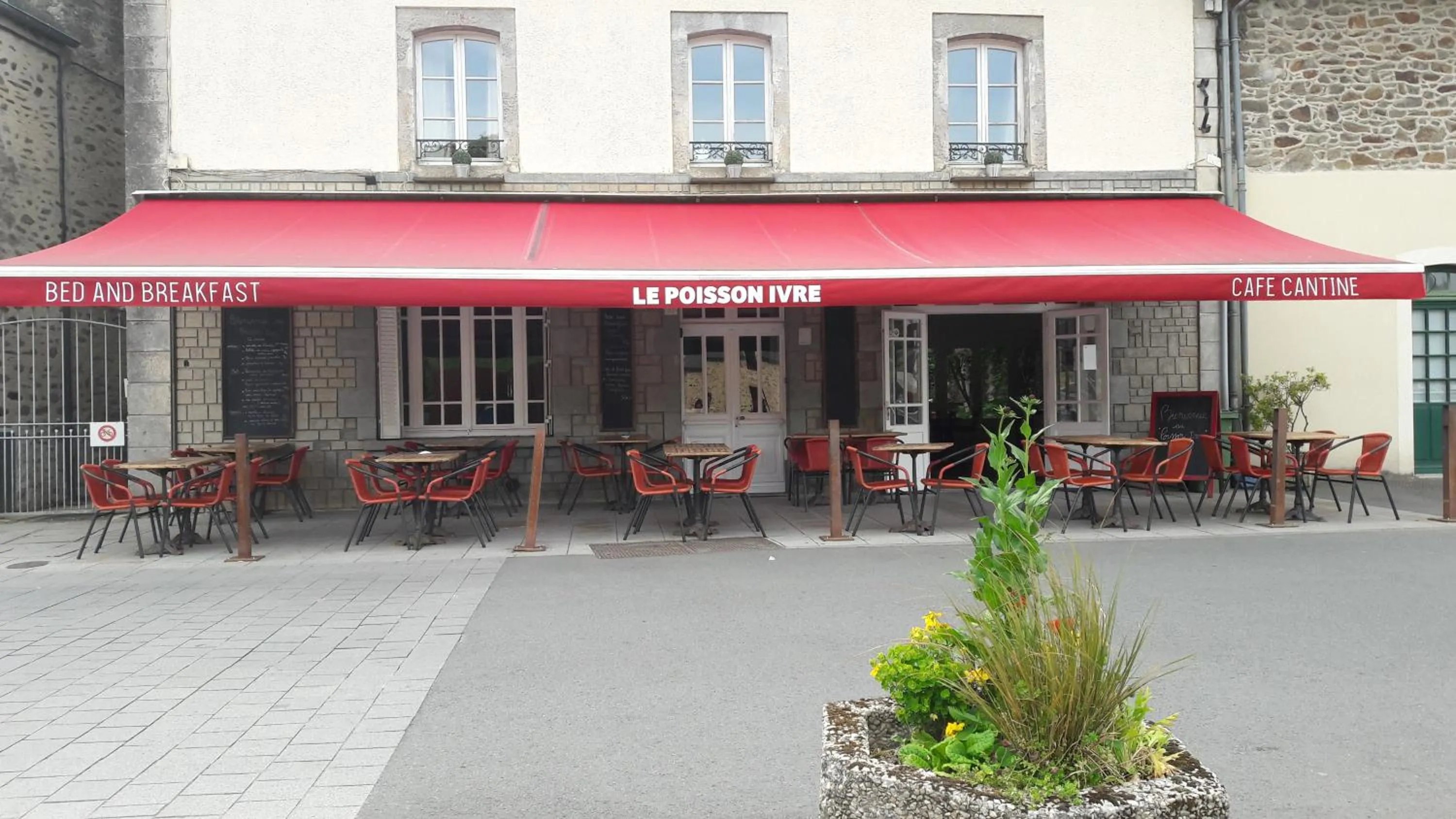 Facade/entrance in Le Poisson Ivre