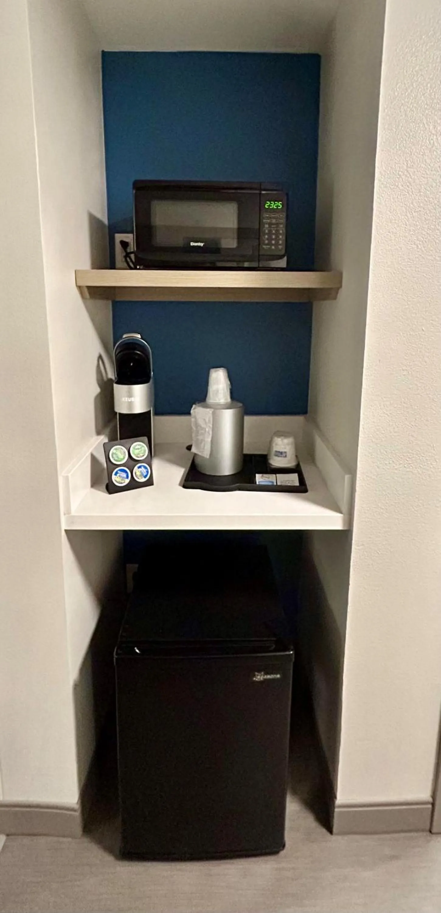 Coffee/tea facilities in Holiday Inn Express Savannah South I-95 Richmond Hill by IHG
