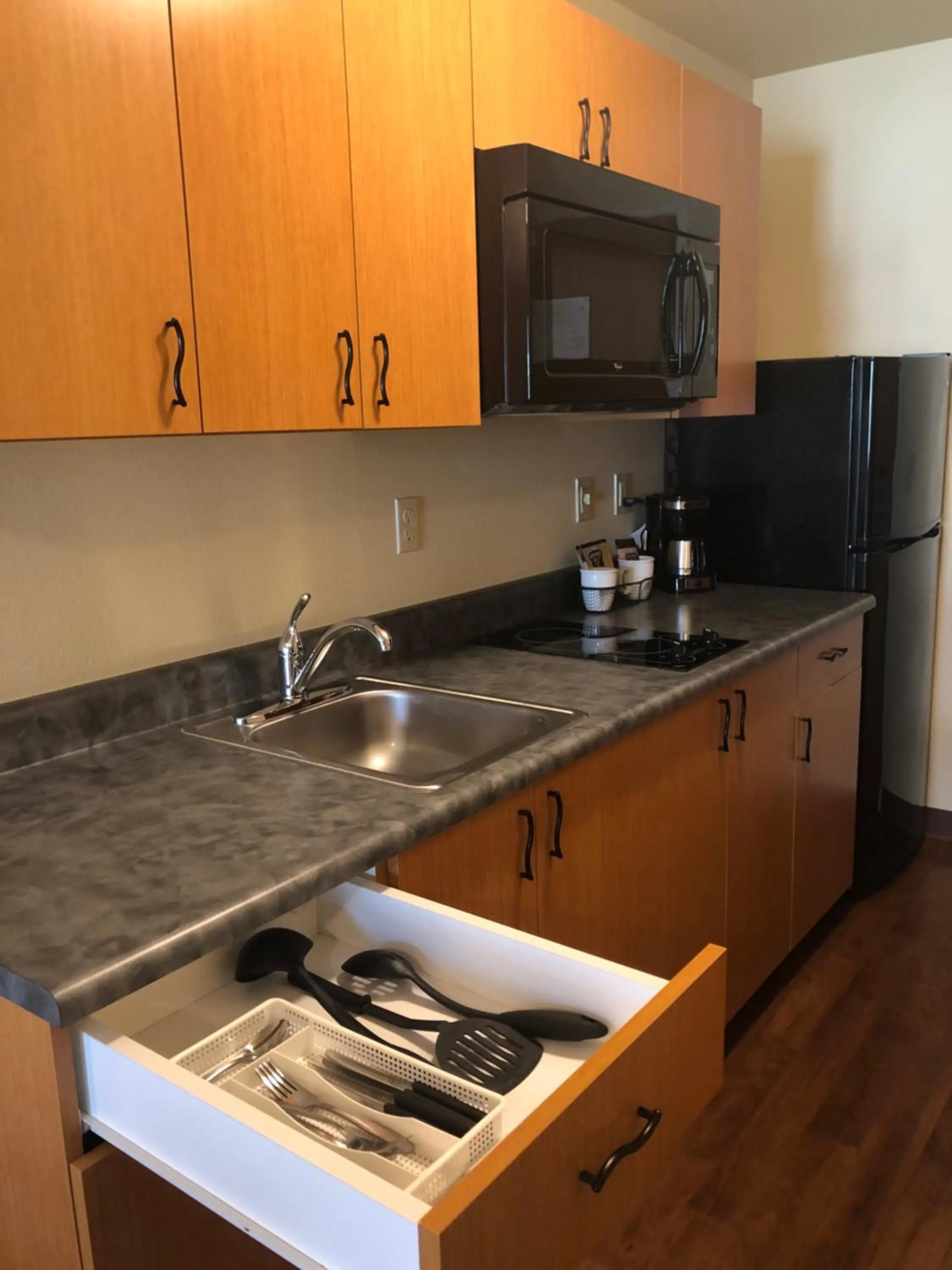 kitchen in Aspen Suites Hotel Juneau