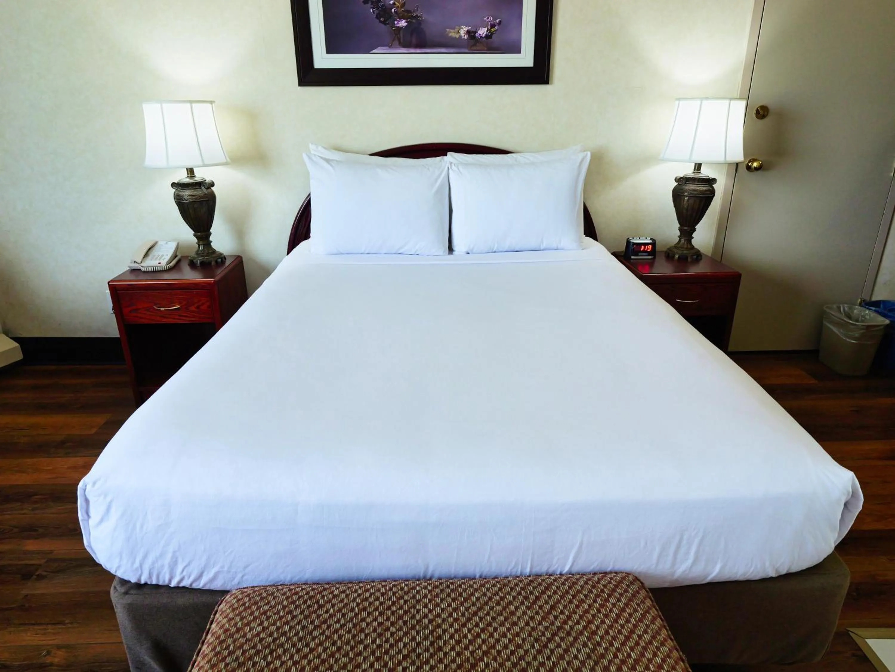 Bed in Continental Inn & Suites