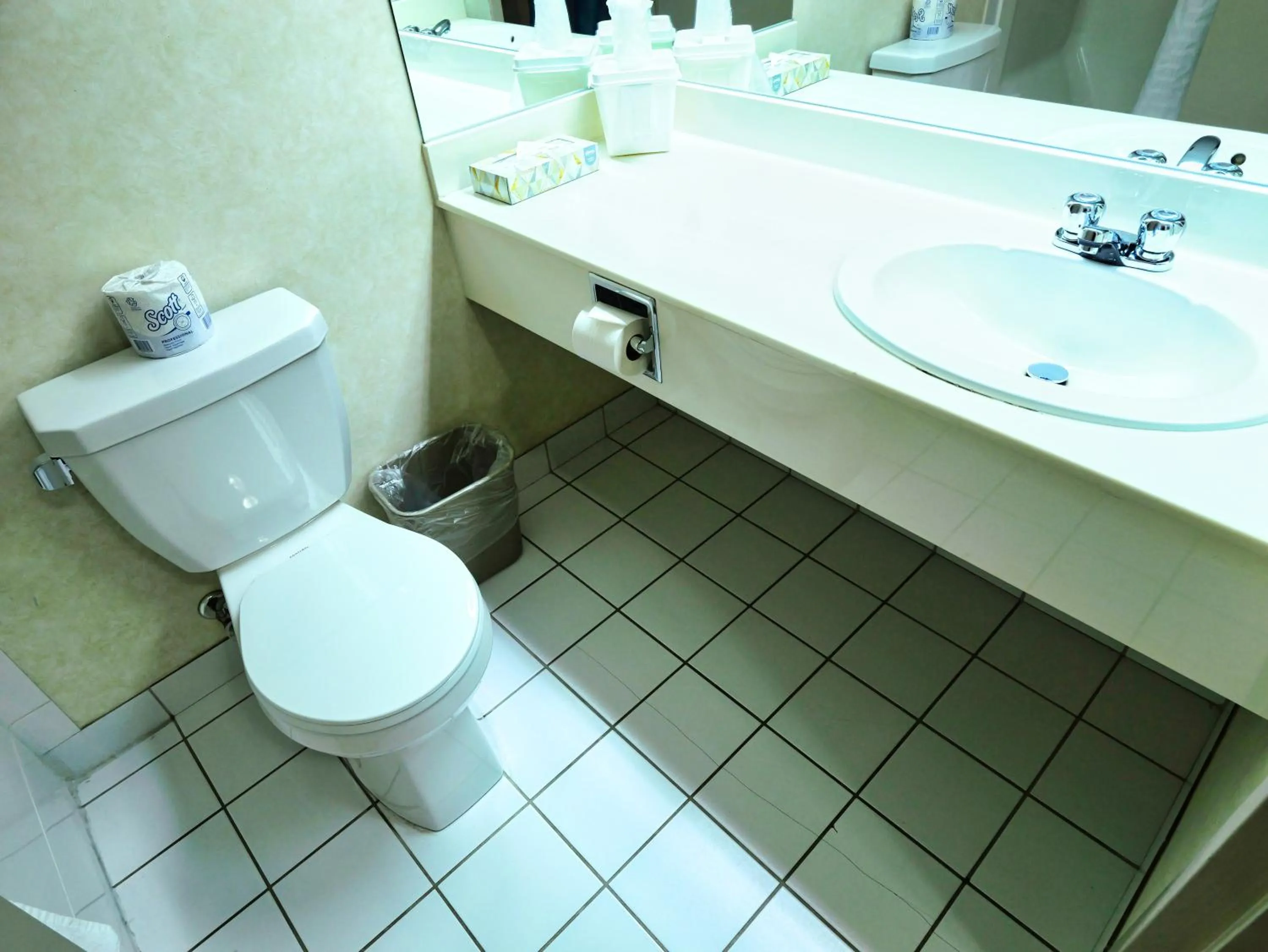 Continental Inn & Suites