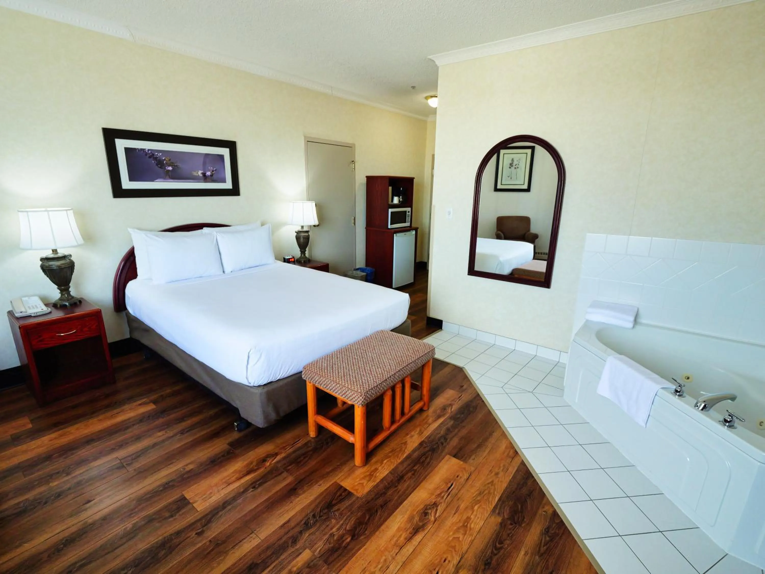 Bed in Continental Inn & Suites
