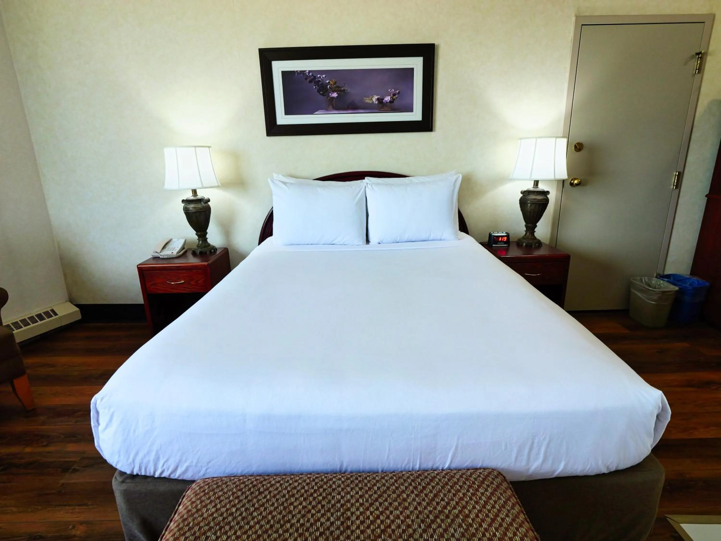 Bed in Continental Inn & Suites