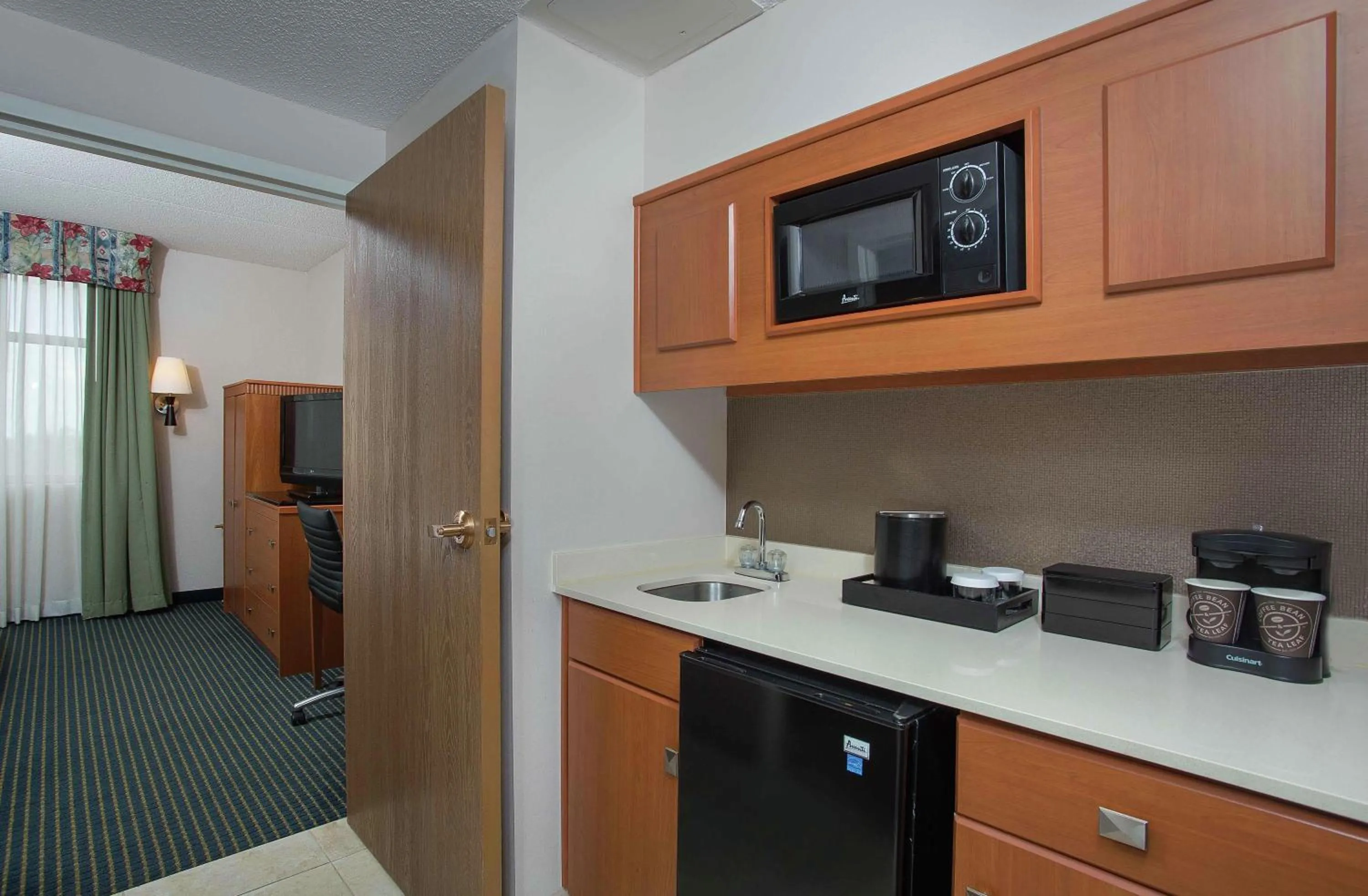 Kitchen or kitchenette in Embassy Suites Lexington