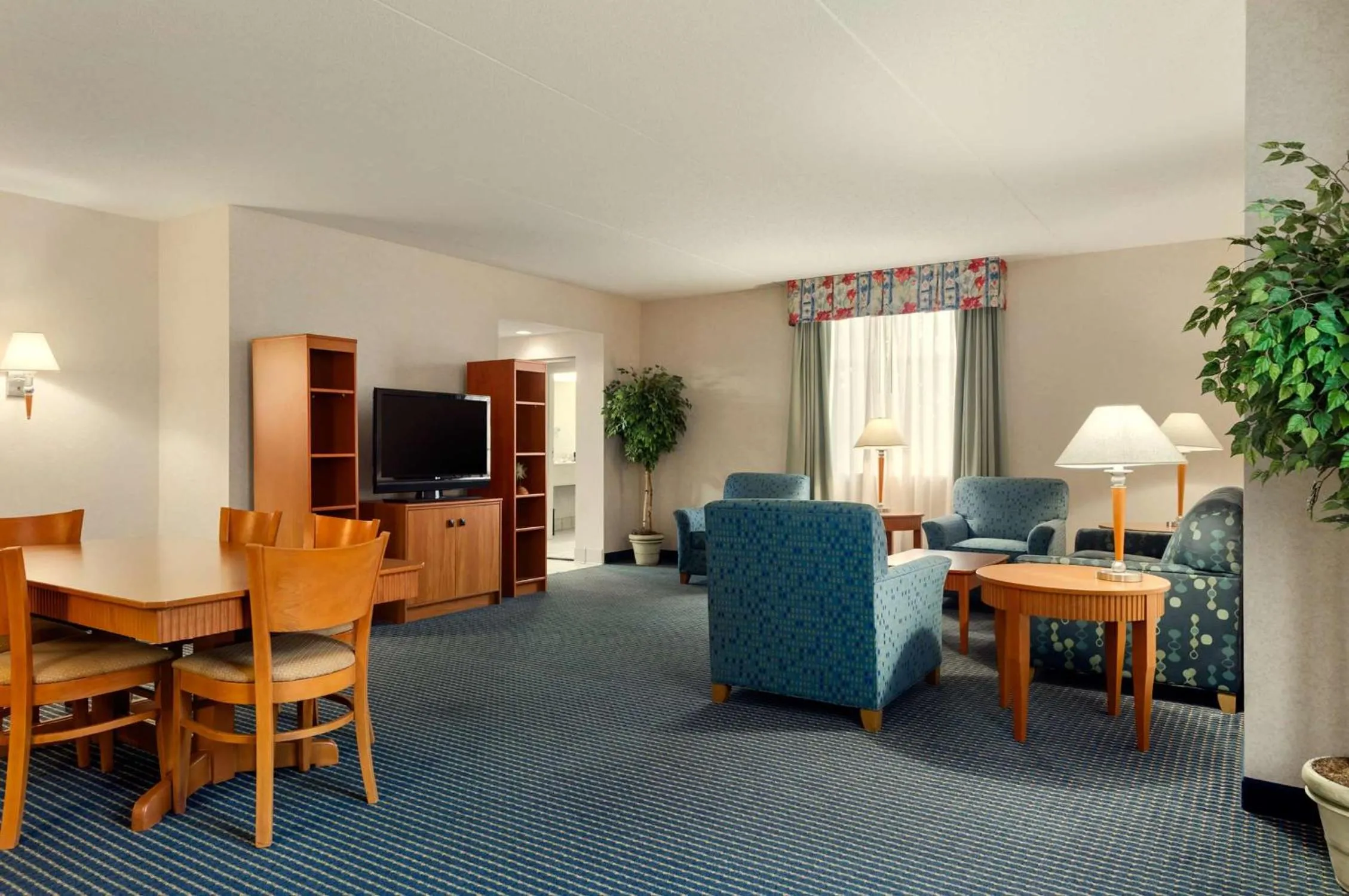 Living room in Embassy Suites Lexington