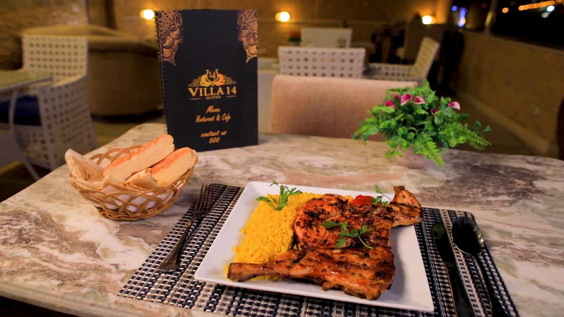 Restaurant/places to eat in Villa 14 Suites