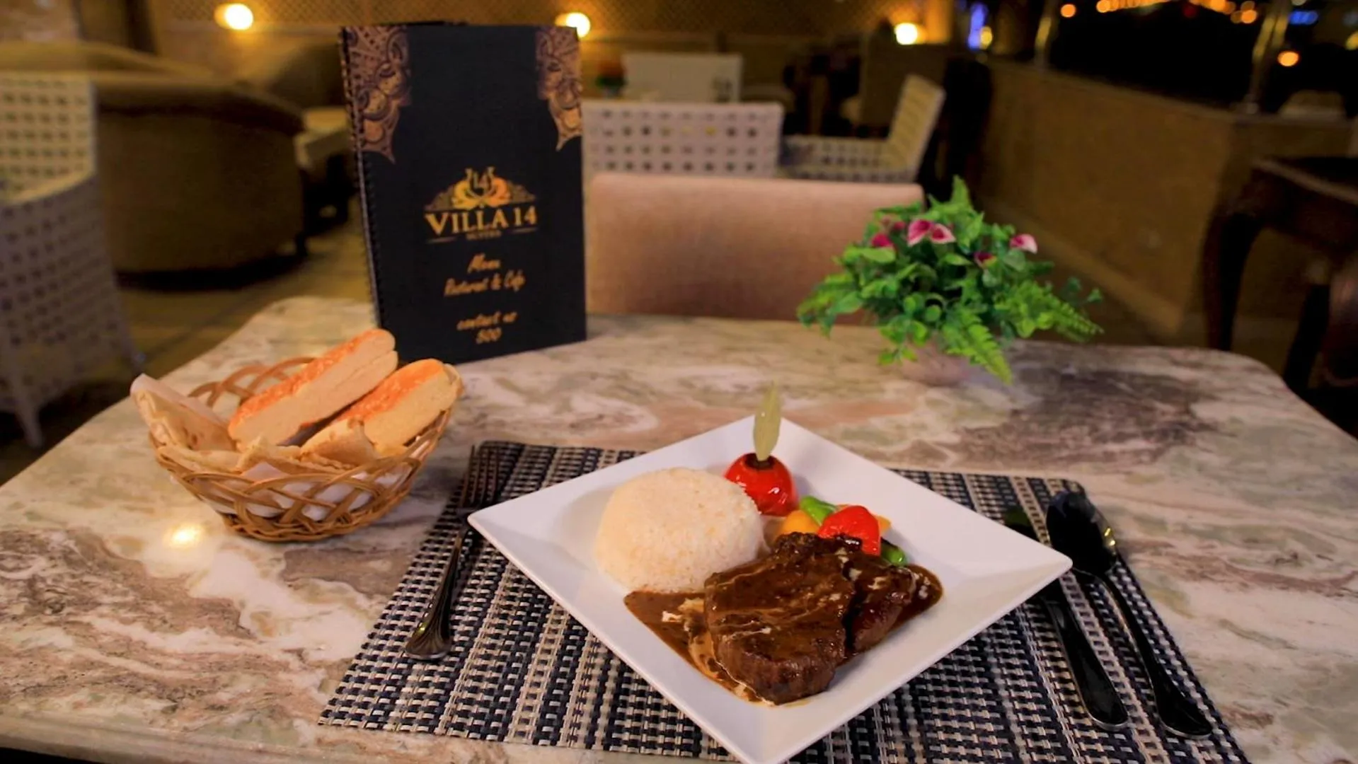 Restaurant/places to eat in Villa 14 Suites