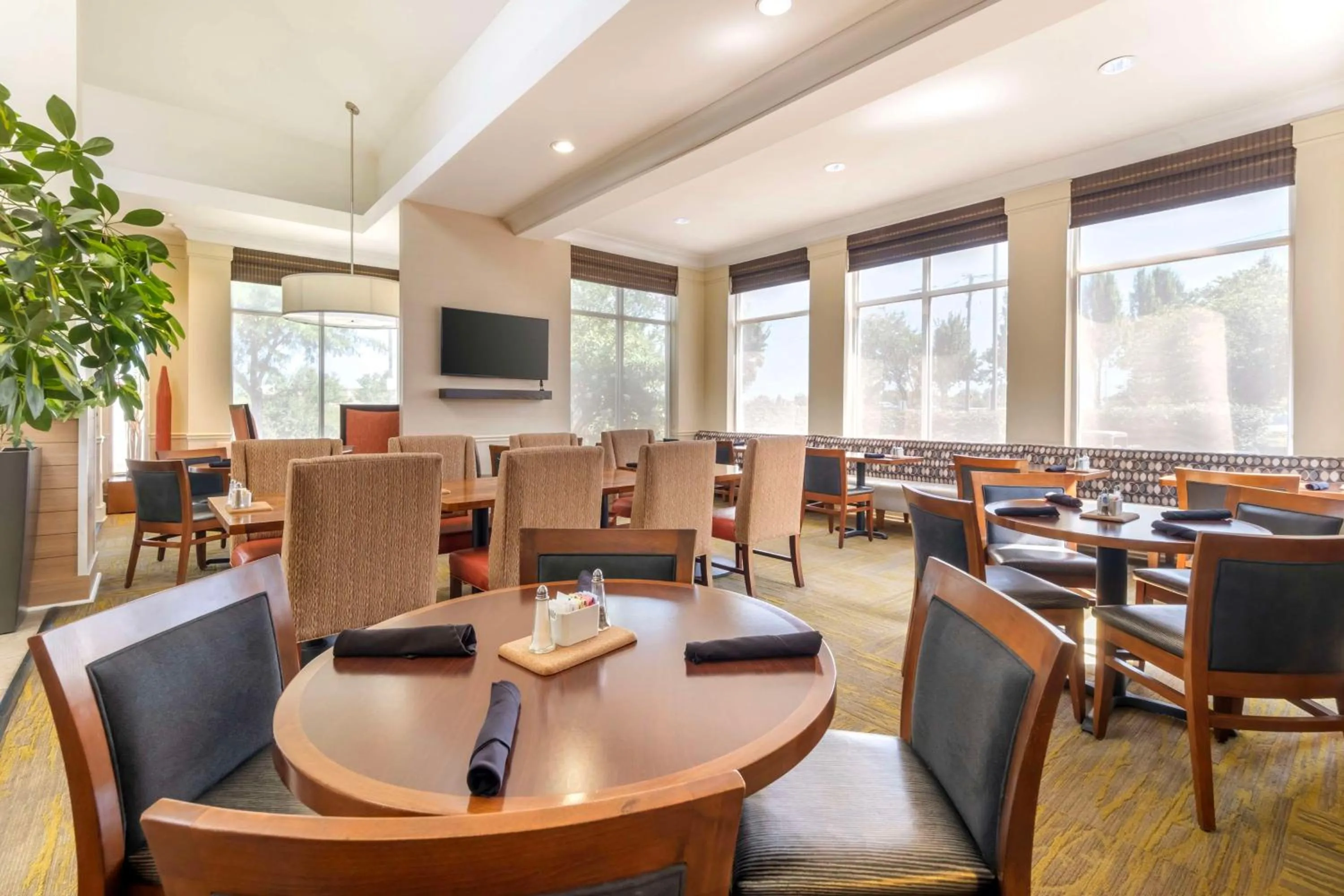 Restaurant/places to eat in Hilton Garden Inn Lexington