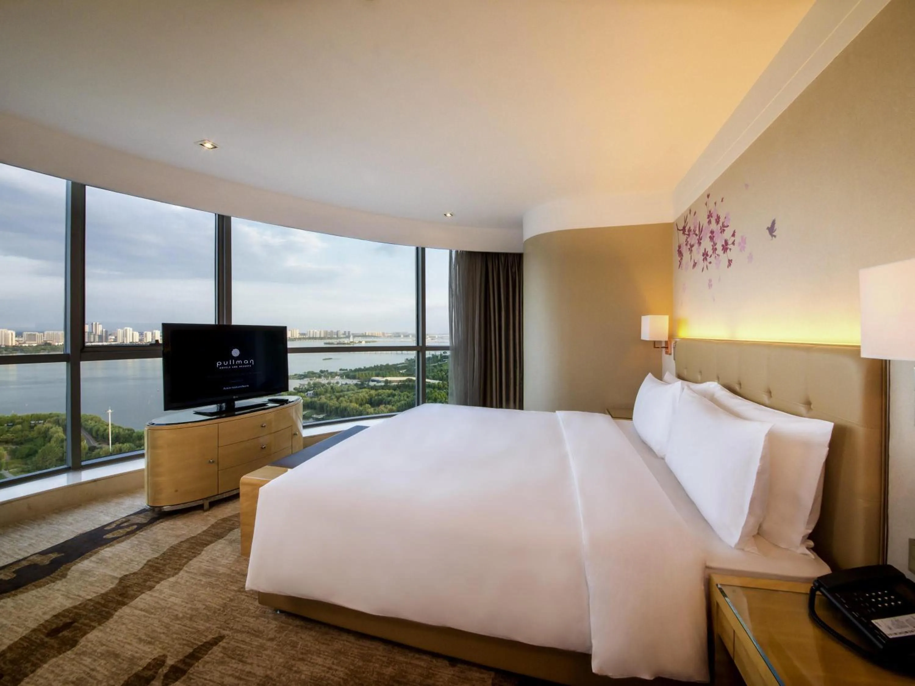 Bedroom, Bed in Pullman Linyi Lushang