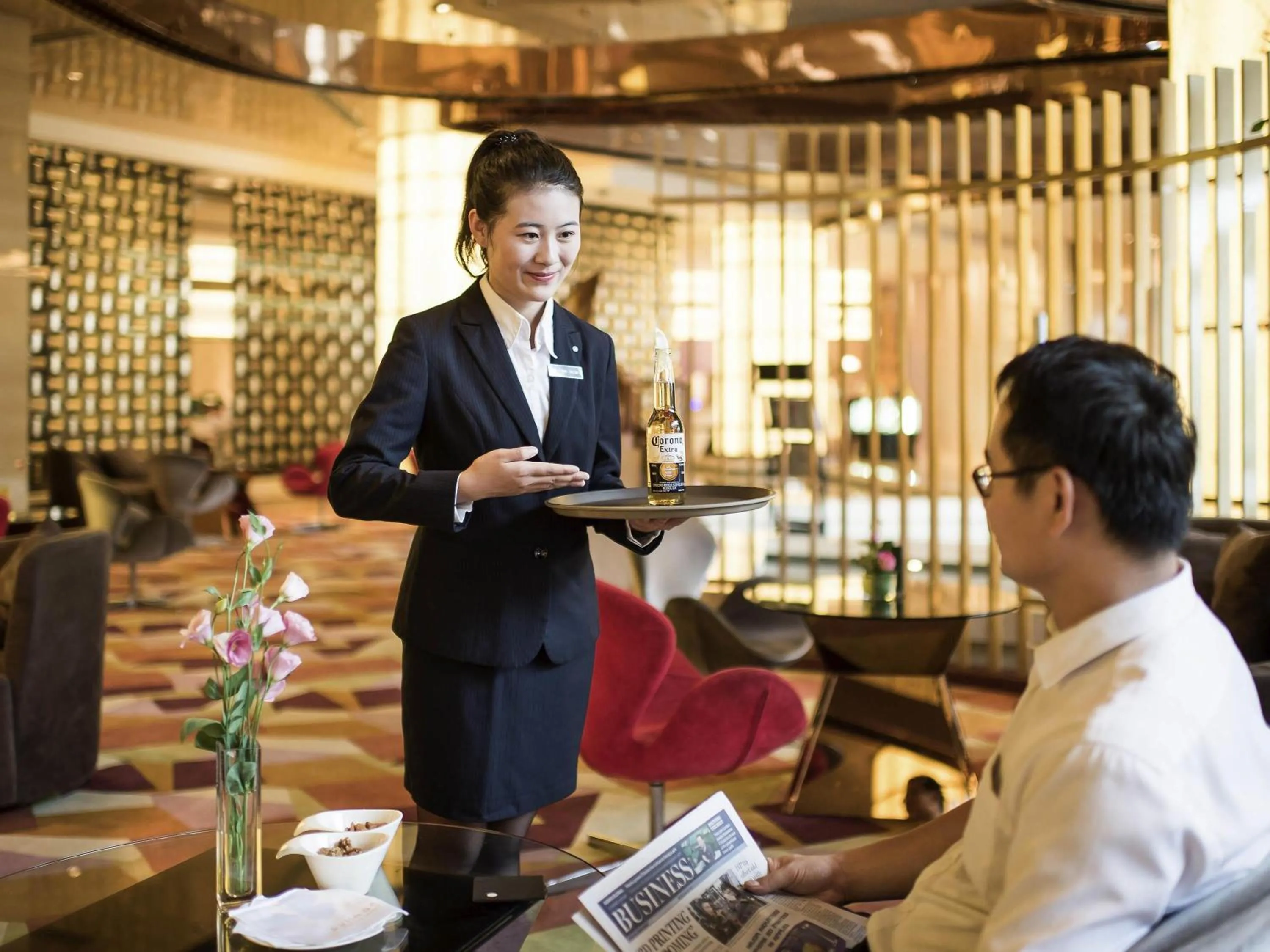 Lounge or bar in Pullman Linyi Lushang