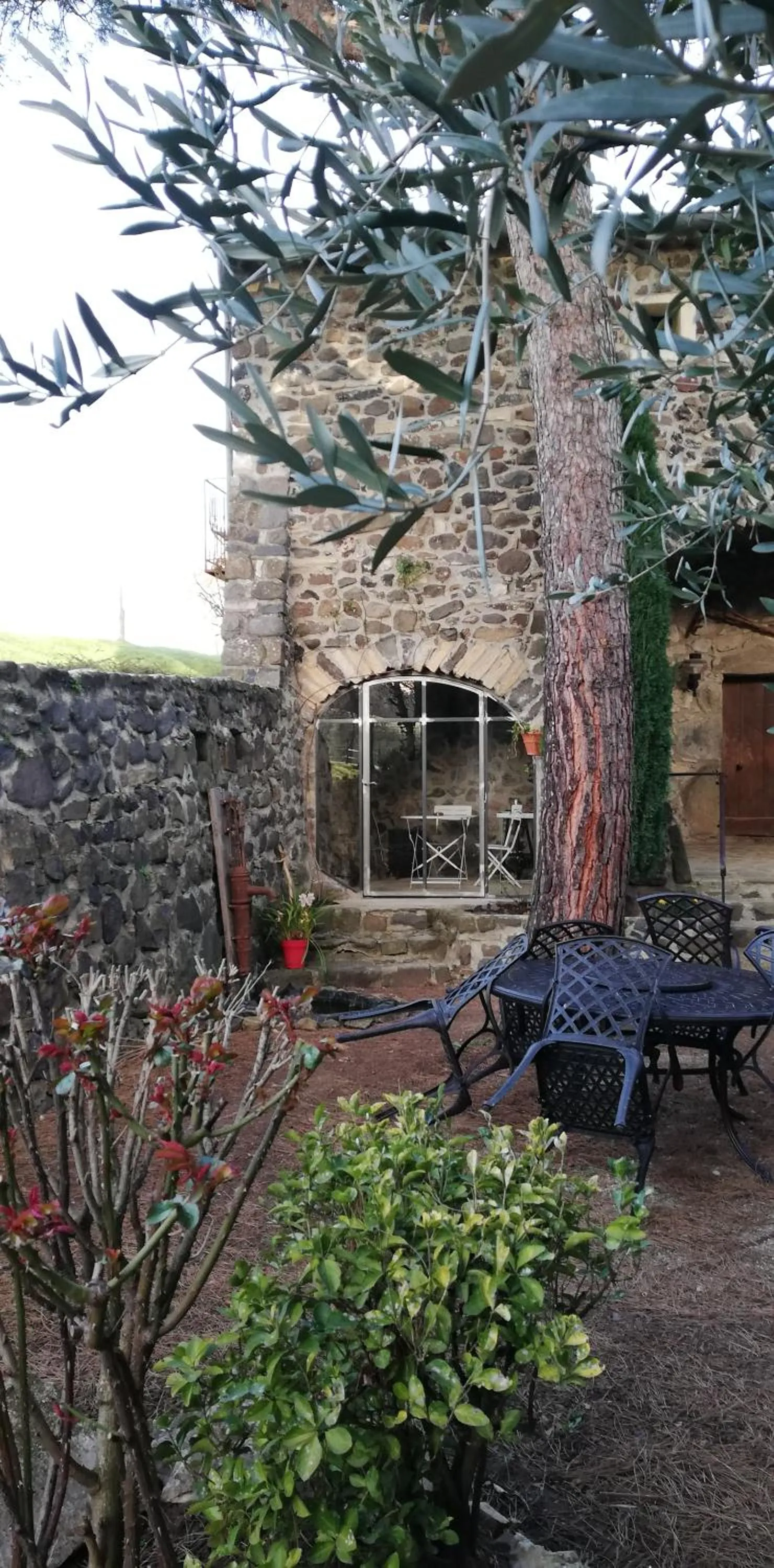 Dining area in Domaine Insolite du Petit Moras