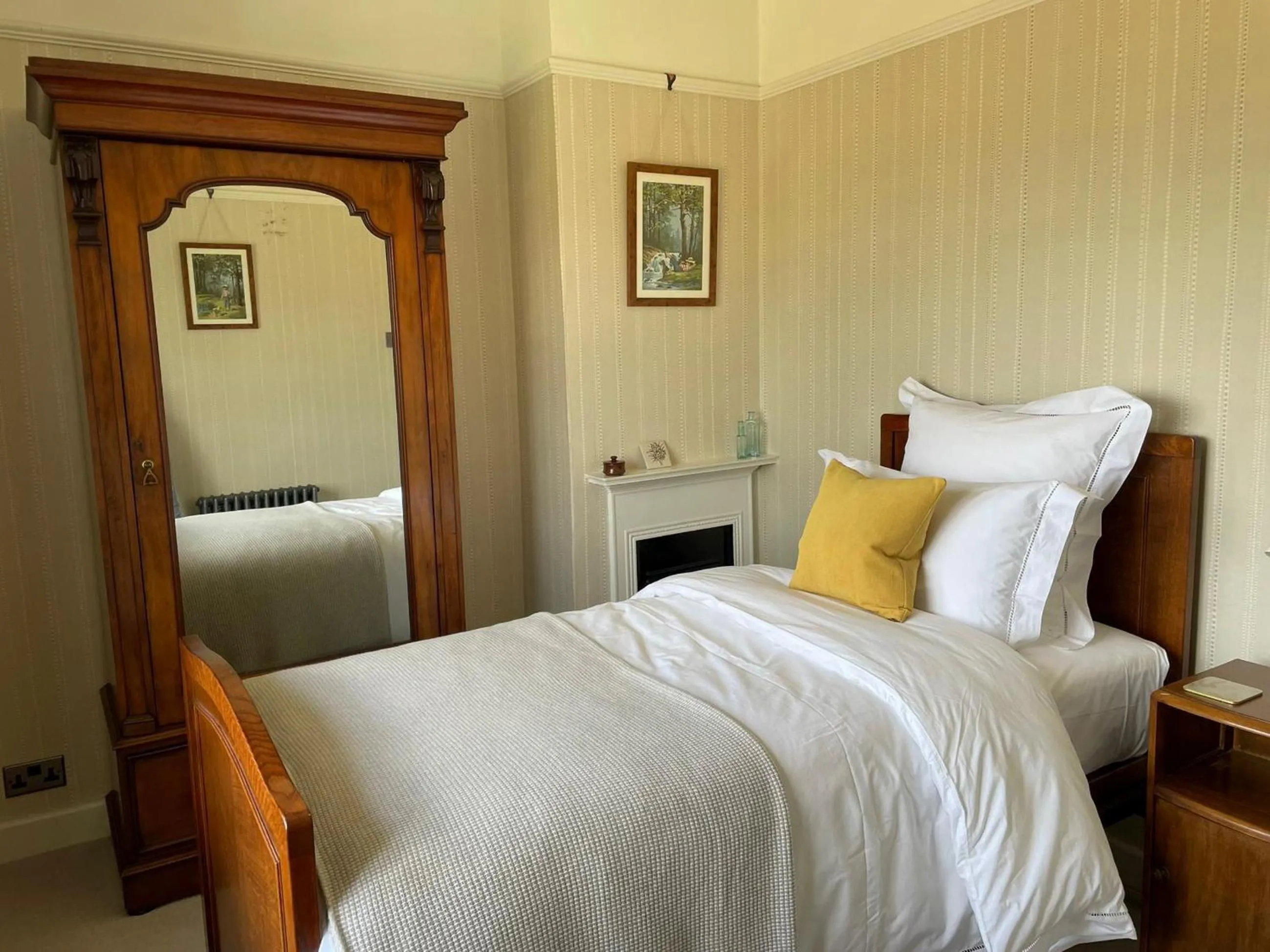 Property building, Bed in Banksiae