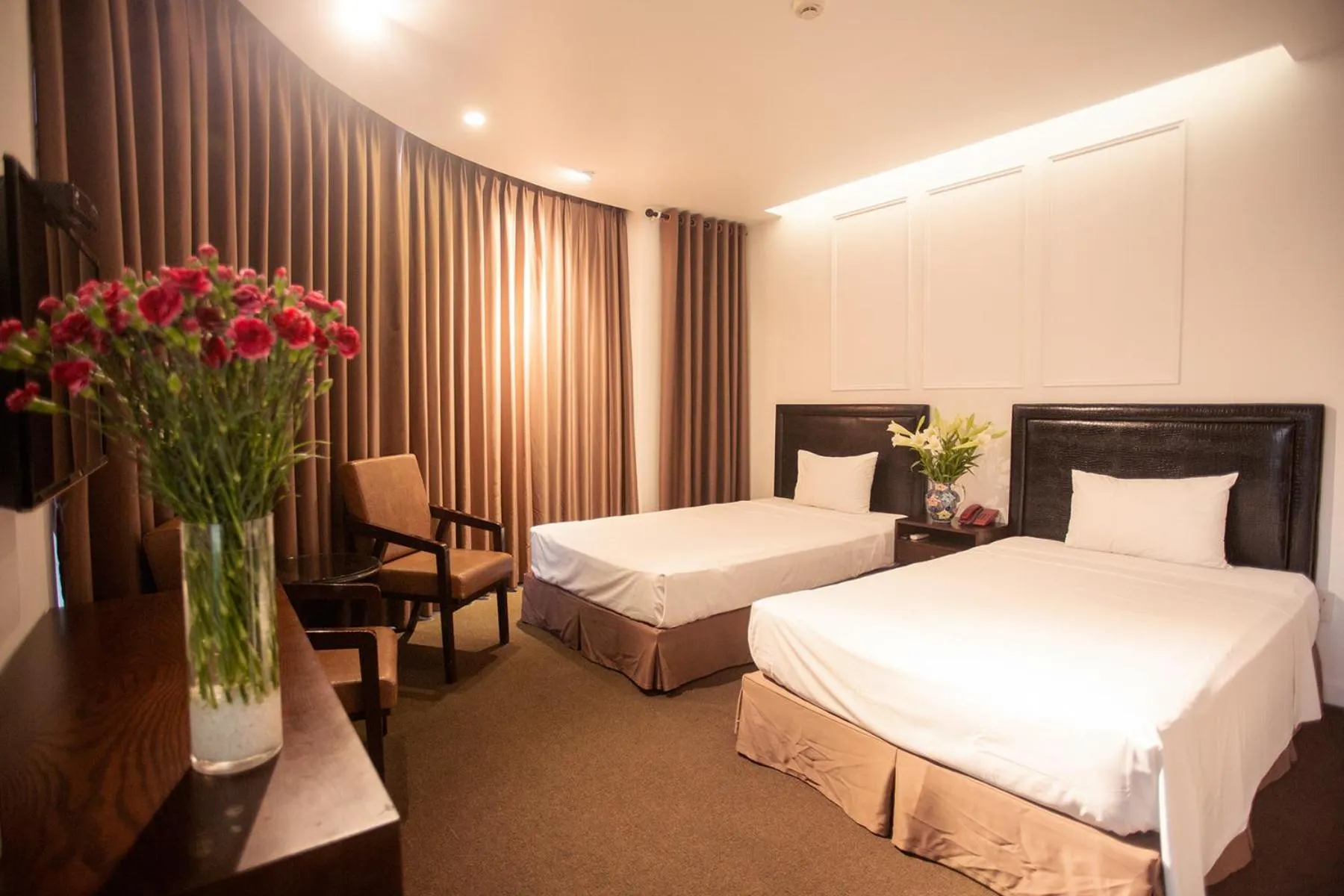 TV and multimedia, Bed in Dinh Hotel