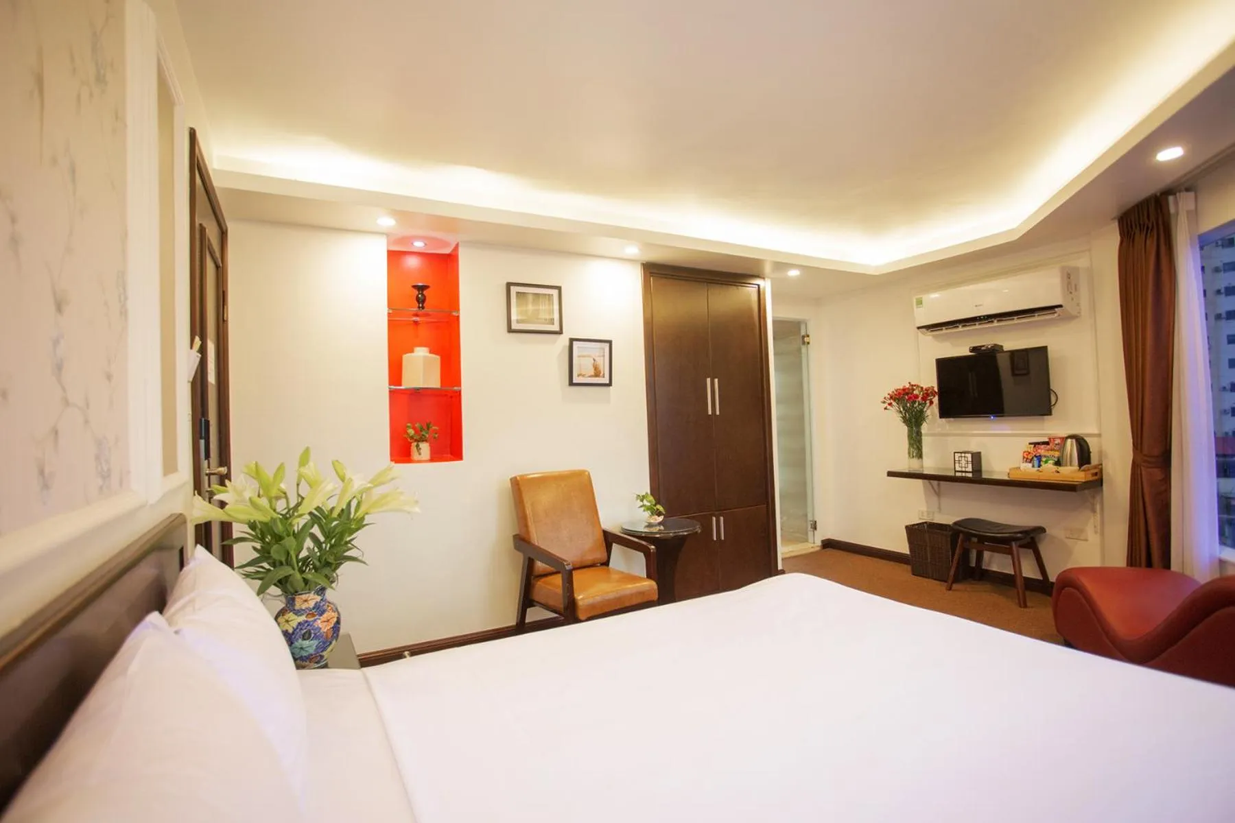 TV and multimedia, Bed in Dinh Hotel