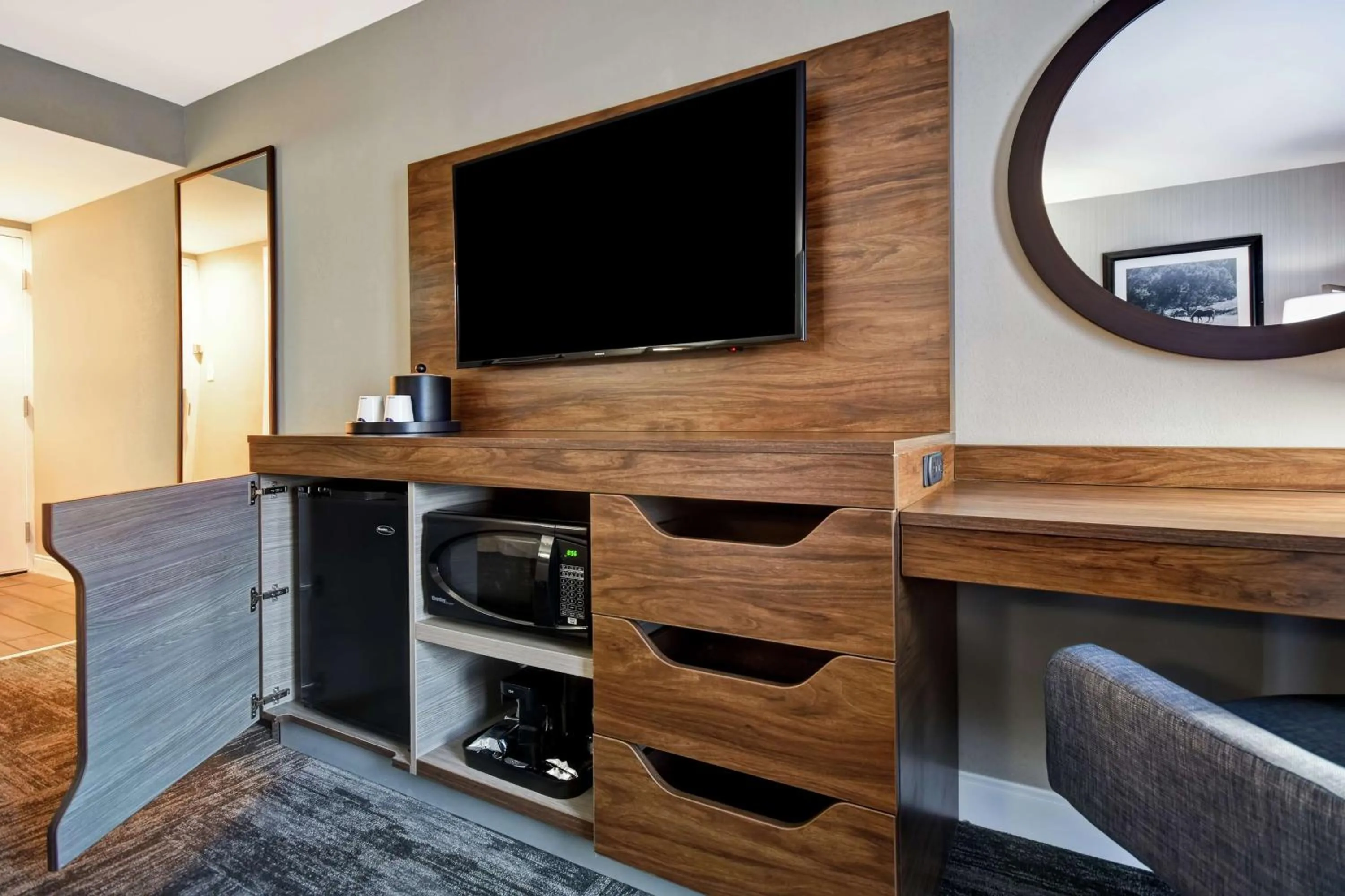 Photo of the whole room in Hampton Inn Lexington I-75