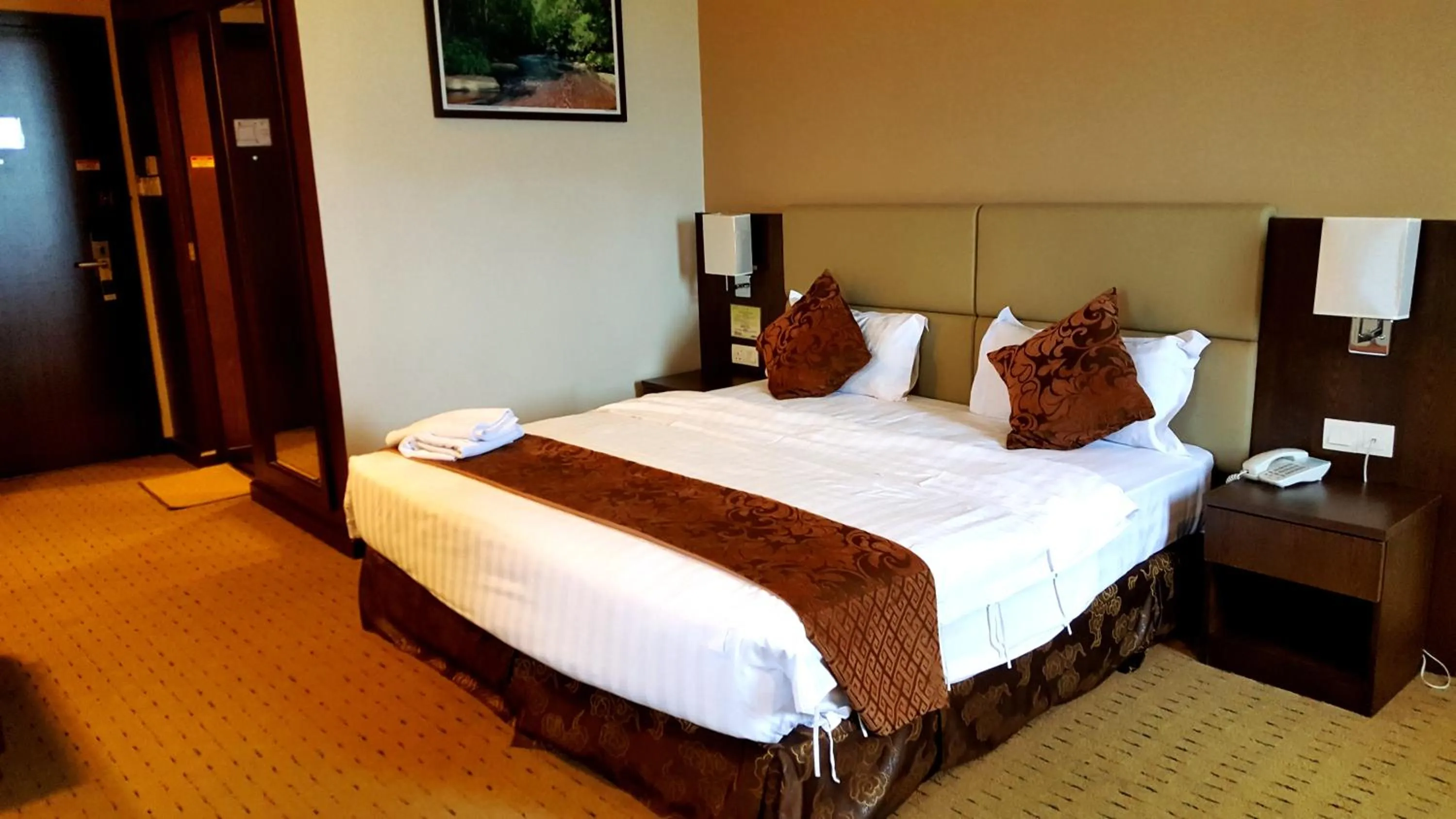 Bed in Lintas View Hotel